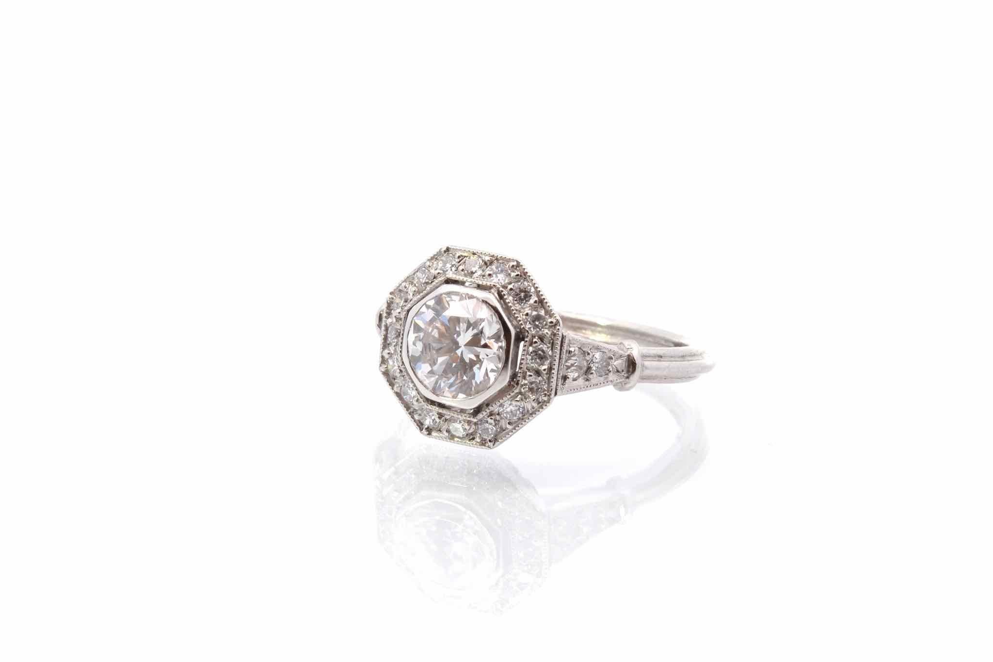 Brilliant Cut 0, 94 carat H/SI1 diamond ring in platinum For Sale