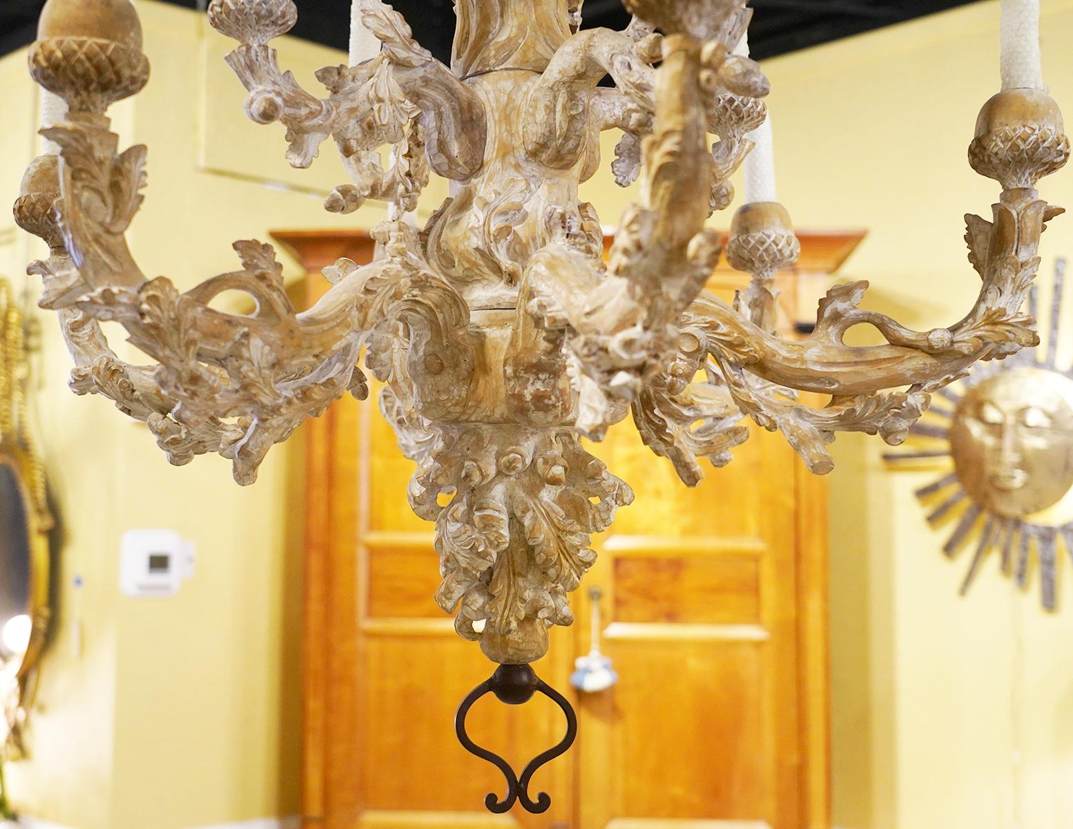 !0 Arms Sculptural Carved Italian Chandelier, Two Doves Perched on Top In Good Condition In Ft. Lauderdale, FL