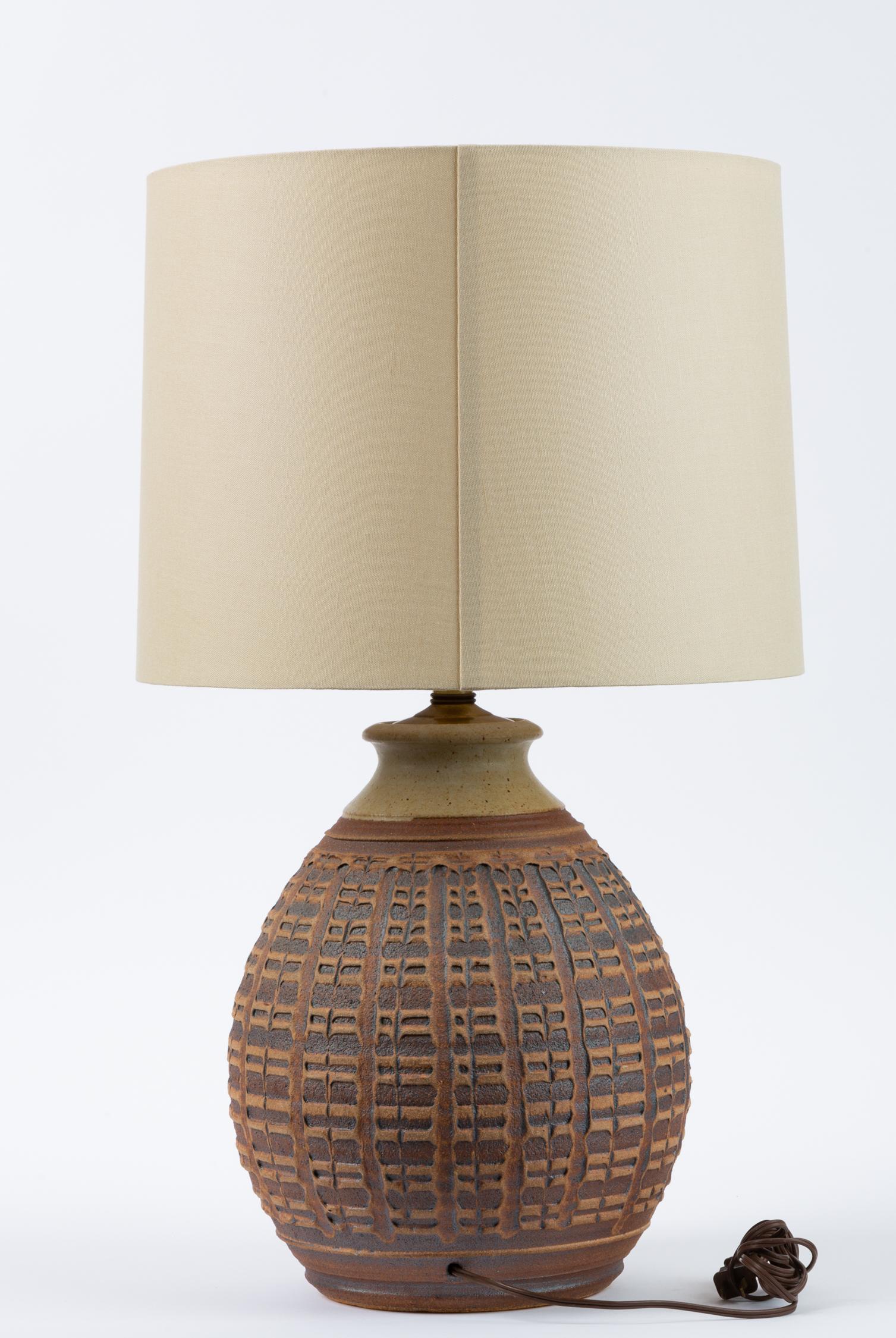 0-Series Stoneware Lamp by Bob Kinzie for Affiliated Craftsmen In Excellent Condition In Los Angeles, CA