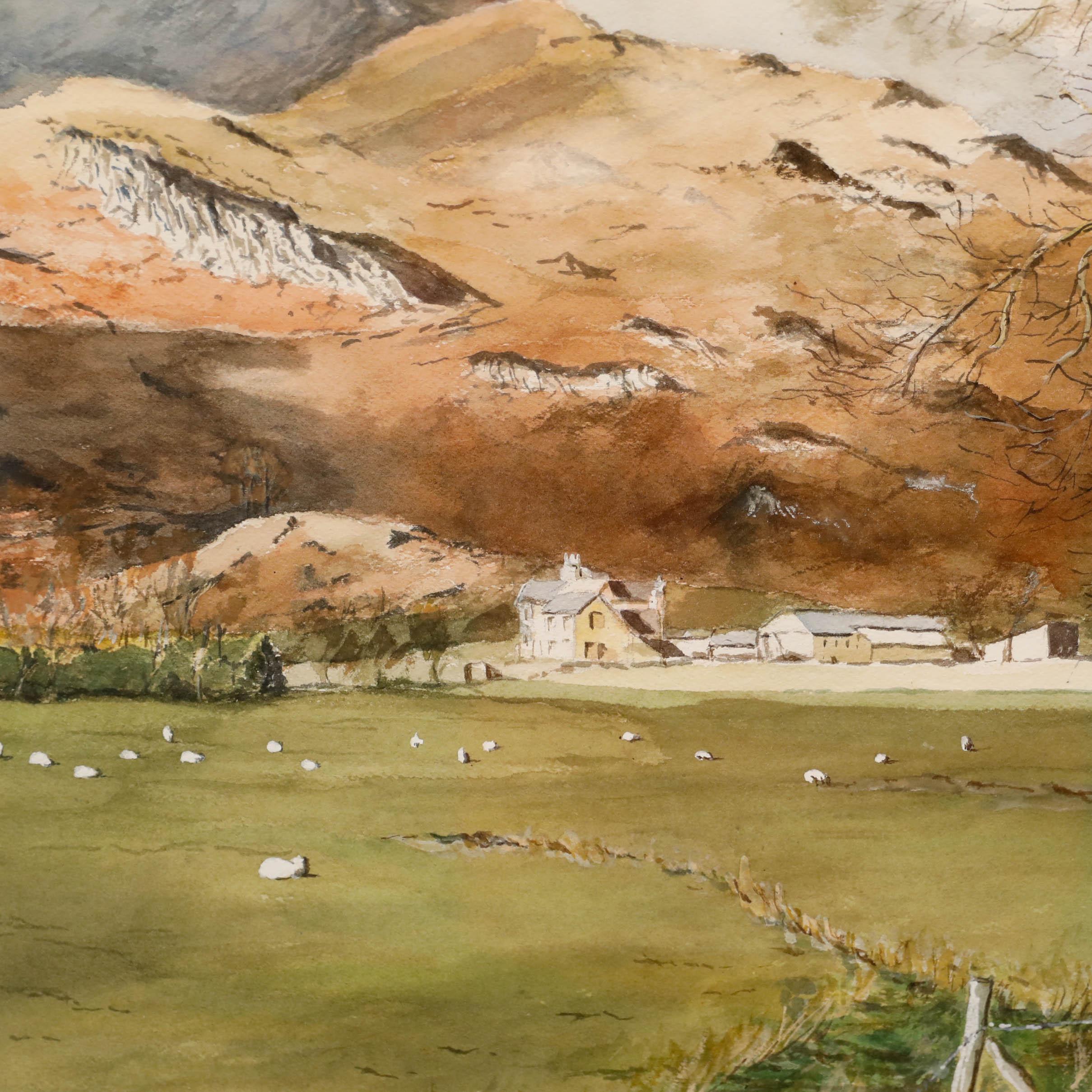 Un delicioso estudio en acuarela que representa una granja de Cumbria enclavada en un paisaje montañoso del Distrito de los Lagos. Las ovejas pastan en primer plano y un árbol invernal desnudo enmarca bien la escena. Firmado y fechado en la parte