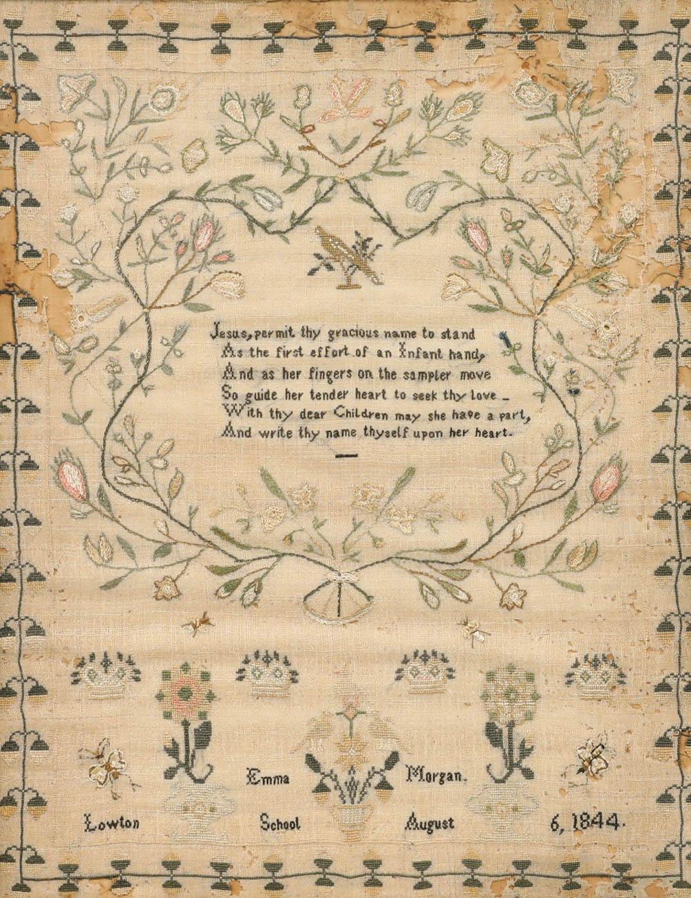 Un charmant échantillonnage réalisé par Erin Morgan, six ans, de l'école Lowton. Daté de 1844. Présenté dans un cadre en chêne. Sur le coton. 