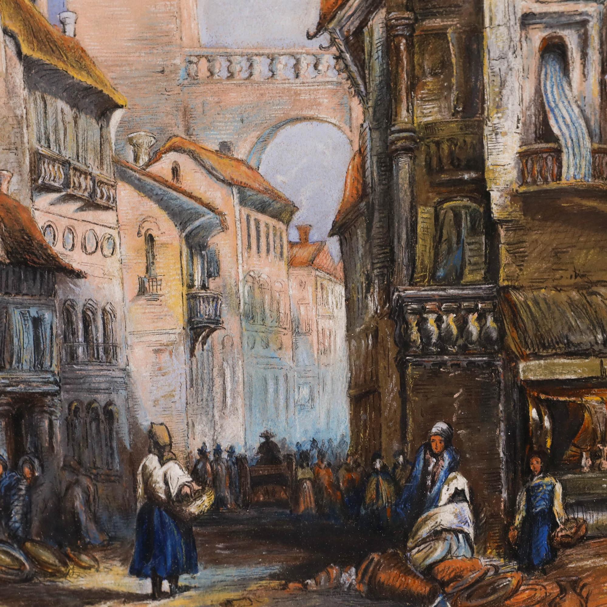 Una encantadora escena continental que representa un bullicioso mercado en una estrecha calle europea. Sin firmar. Se presenta en un marco dorado con molduras foliadas ornamentadas en las esquinas. Sobre el papel.