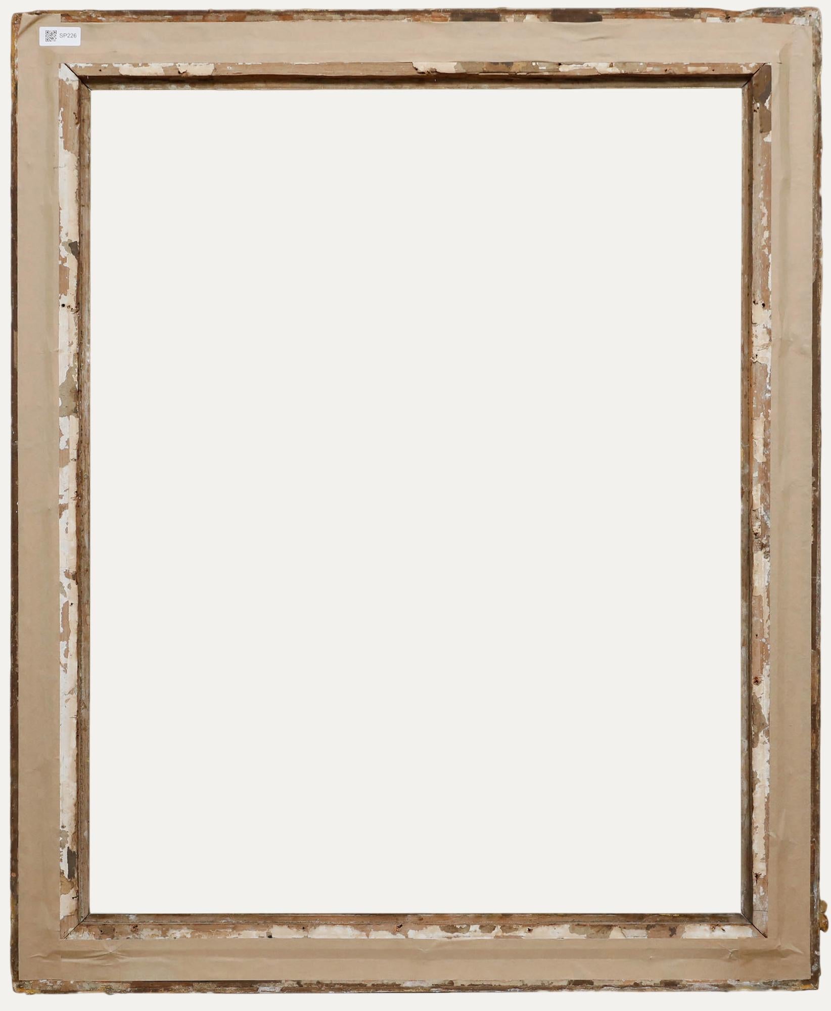 Marco dorado ornamentado del siglo XIX, decorado con una marcada ornamentación de conchas y acantos y un delicado motivo floral corrido en el engobe.

Medidas del marco: ventana (91,5 x 72 cm); galce (93,5 x 74 cm); tamaño del marco (109 x 90 cm). 