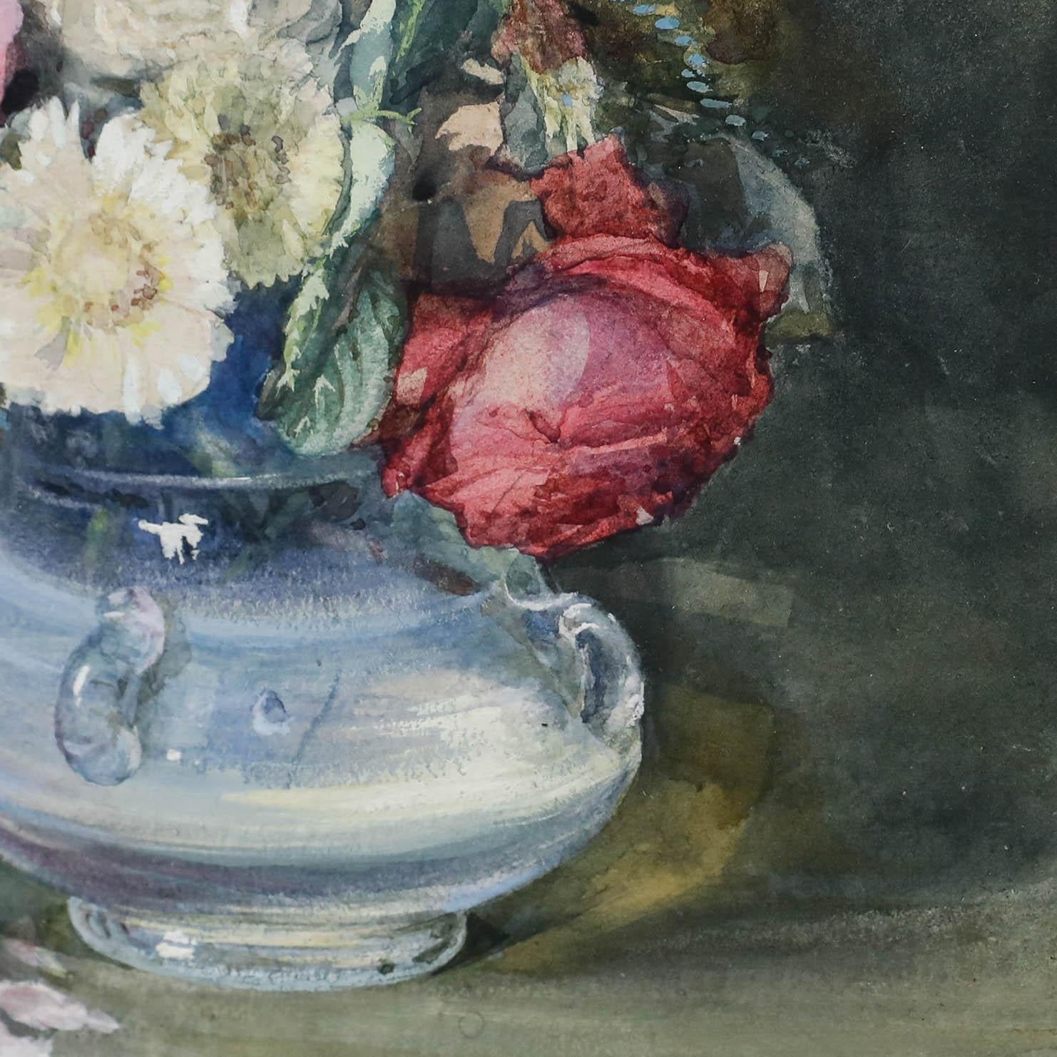 Bellissima natura morta acquerellata dei primi del Novecento che raffigura una deliziosa composizione di rose rosa e bianche in un vaso di ceramica. L'opera non è firmata e si presenta bene in una cornice di legno smaltata. Acquistato insieme a un
