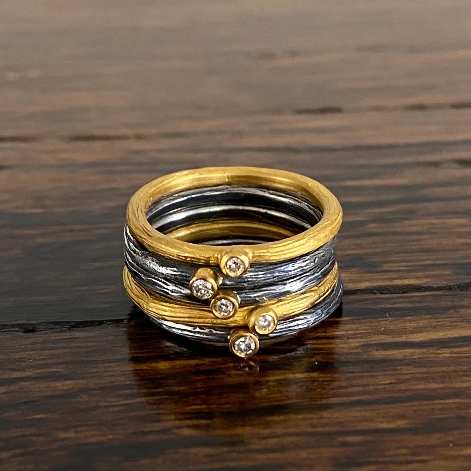 0,02 Karat, Tiny 24K Gold & Silber Stacker, Stapelbarer strukturierter Ring mit Diamant im Zustand „Neu“ im Angebot in Bozeman, MT