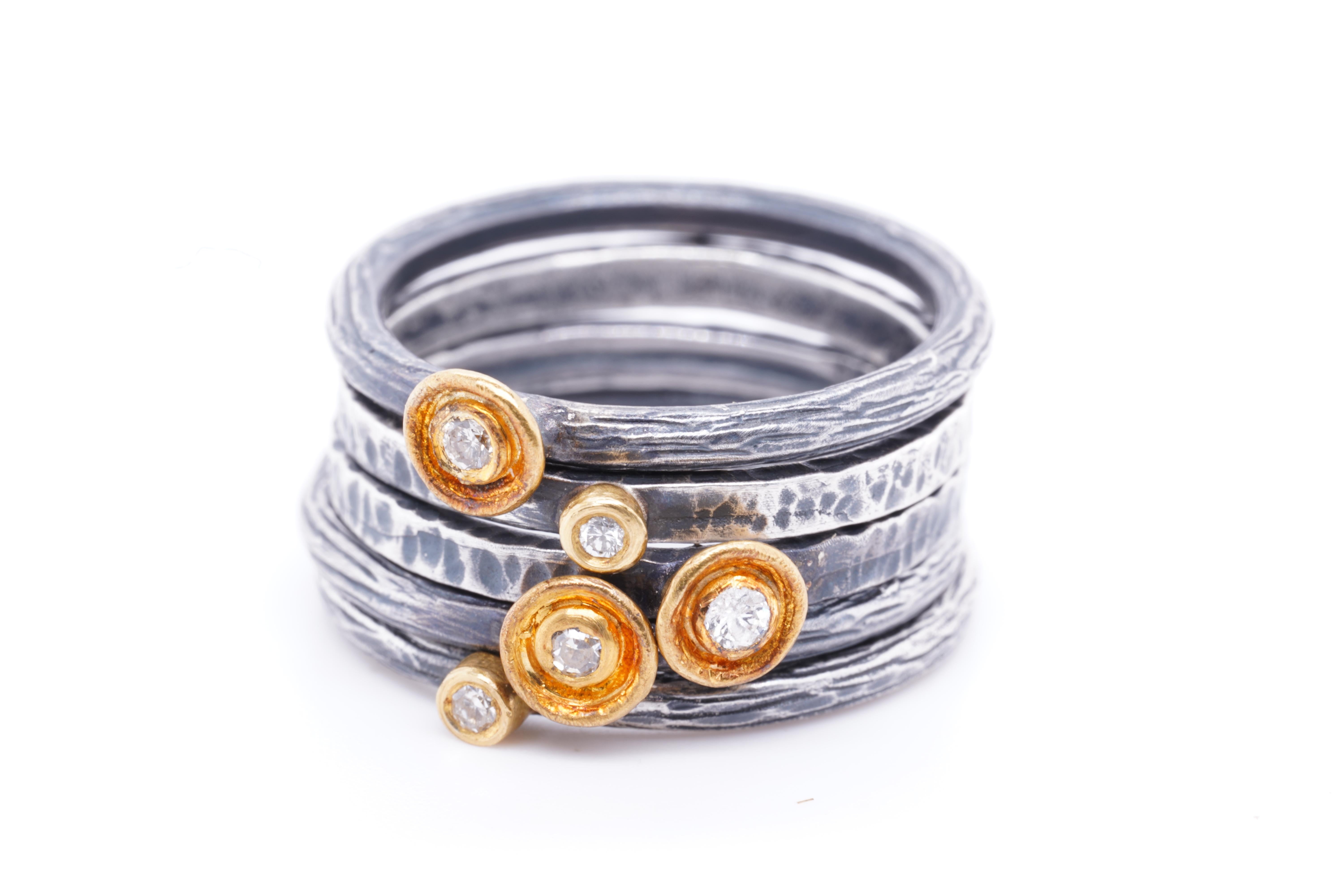 0,02 Karat, Tiny 24K Gold & Silber Stacker, Stapelbarer strukturierter Ring mit Diamant für Damen oder Herren im Angebot
