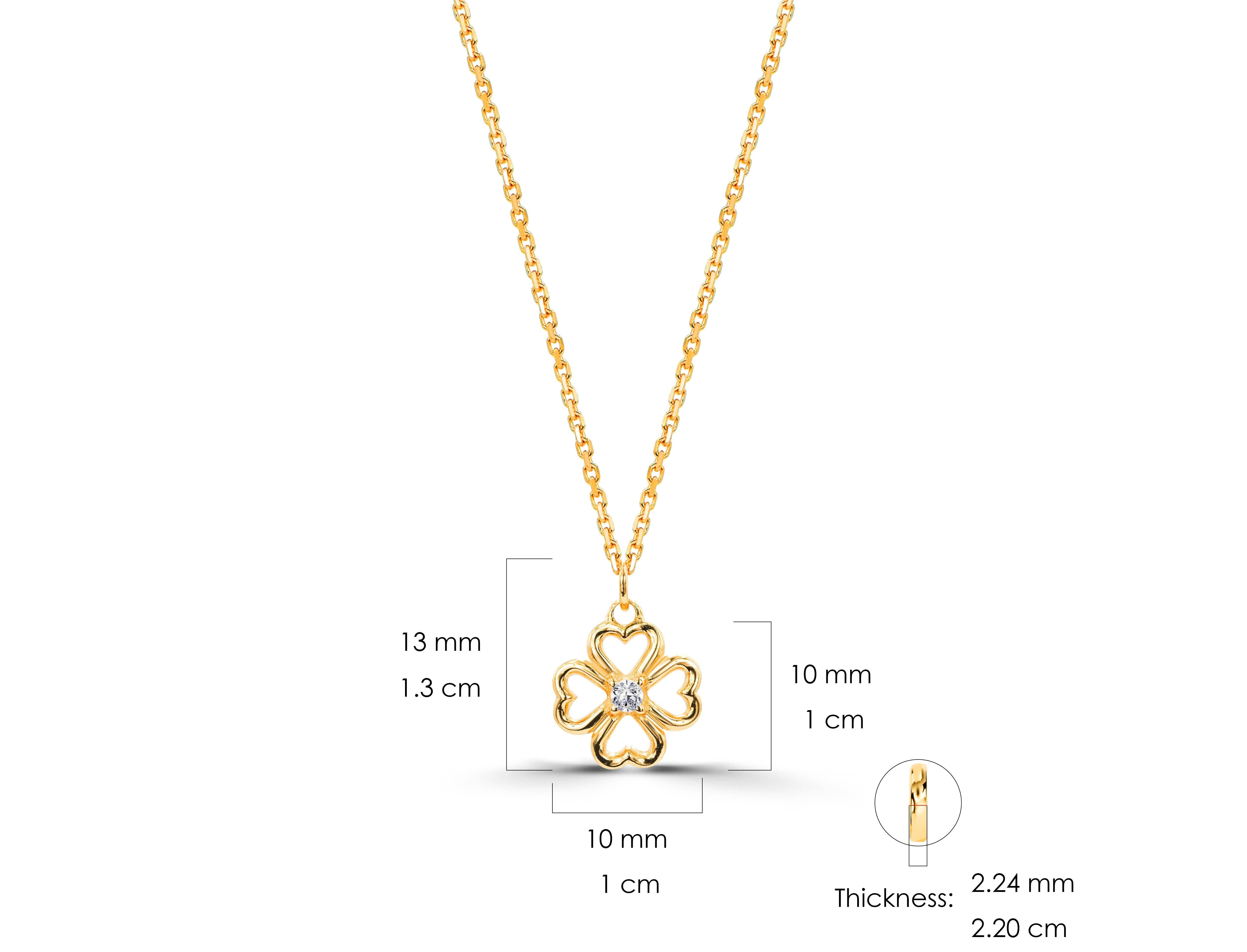 0.04ct Diamond Clover Necklace in 14k Gold In New Condition For Sale In Bangkok, TH