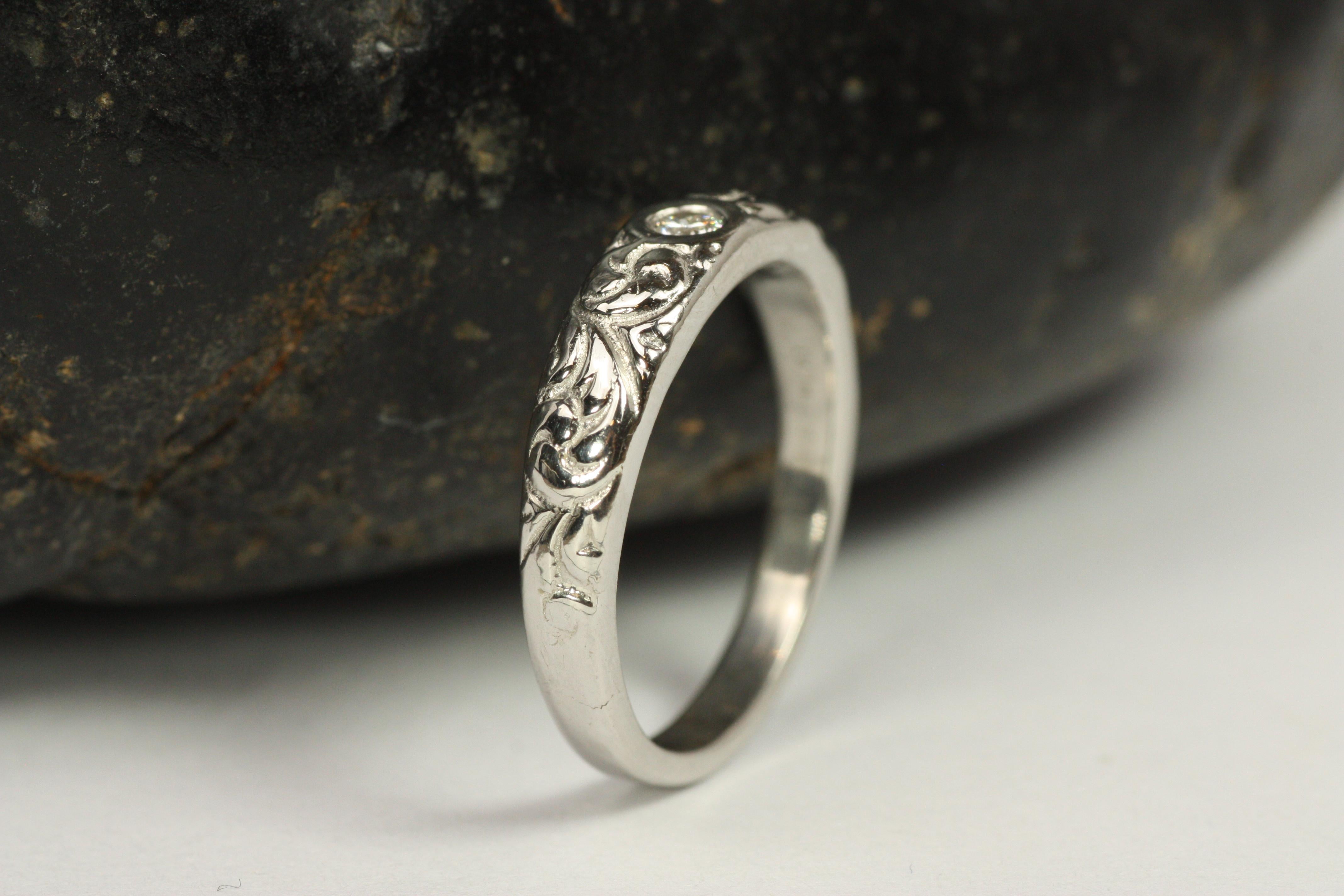 Round Cut 0.05 Carat Diamond Floral Pattern Platinum Solitaire Wedding Band Ring For Sale