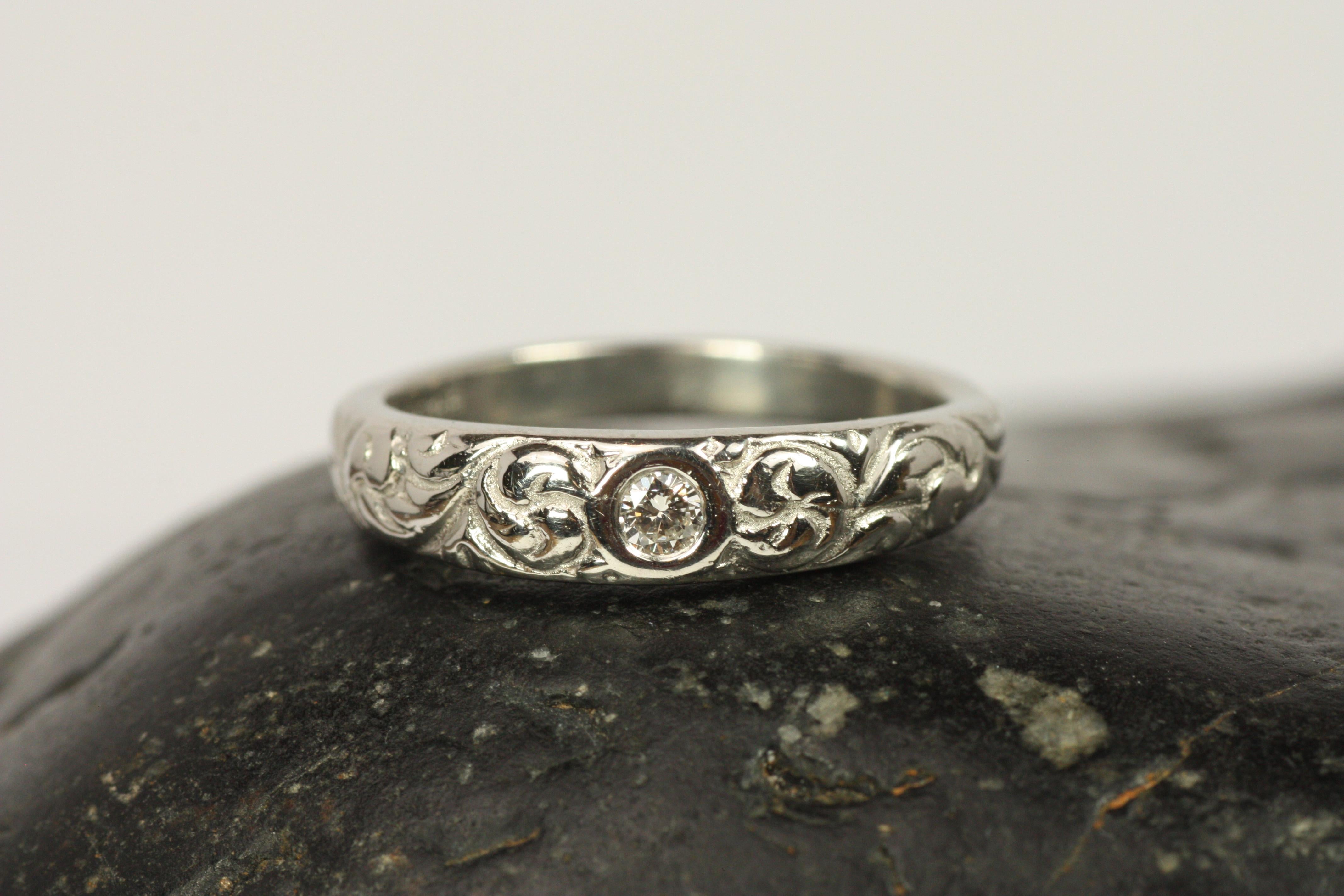 Women's 0.05 Carat Diamond Floral Pattern Platinum Solitaire Wedding Band Ring For Sale