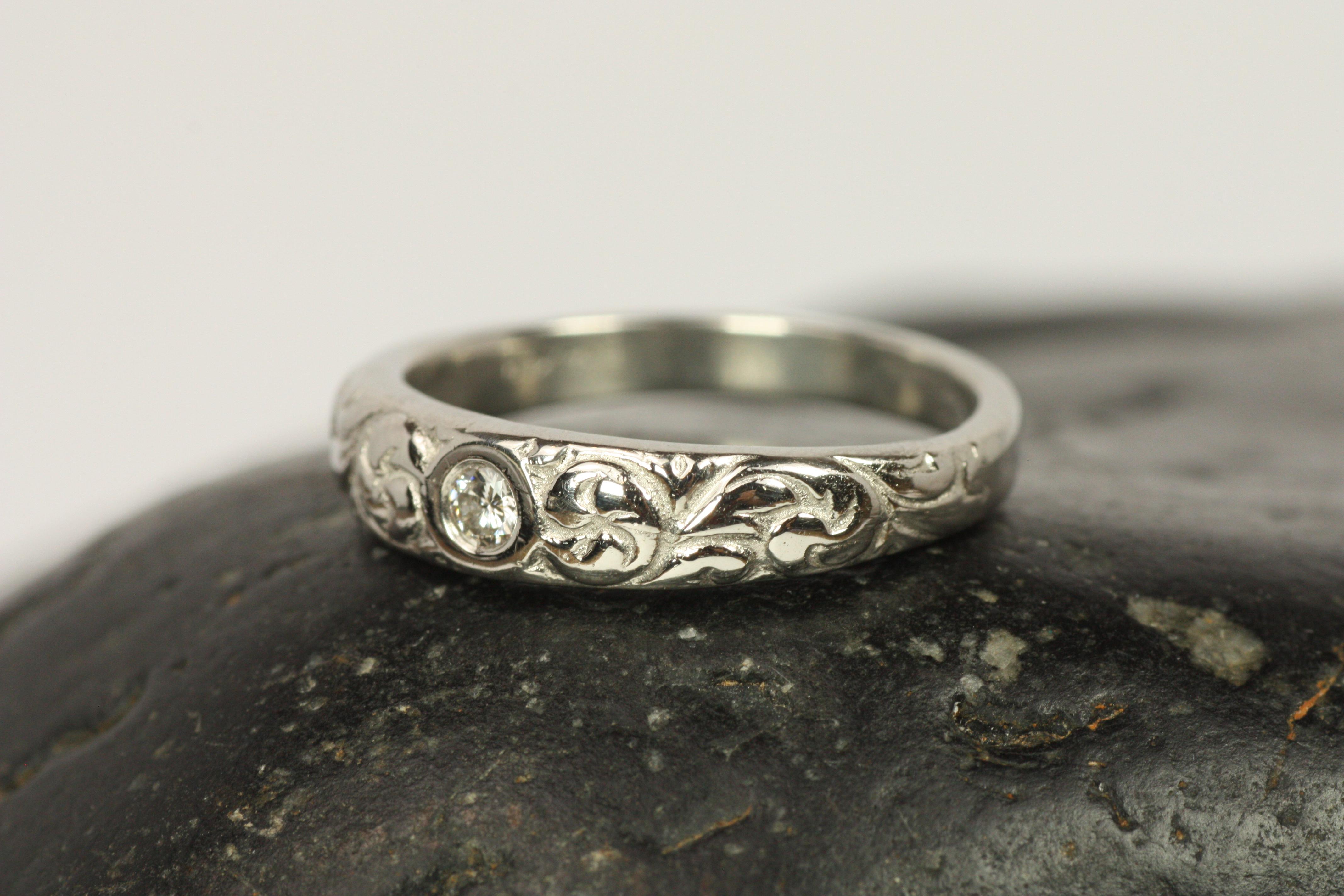 0.05 Carat Diamond Floral Pattern Platinum Solitaire Wedding Band Ring For Sale 1