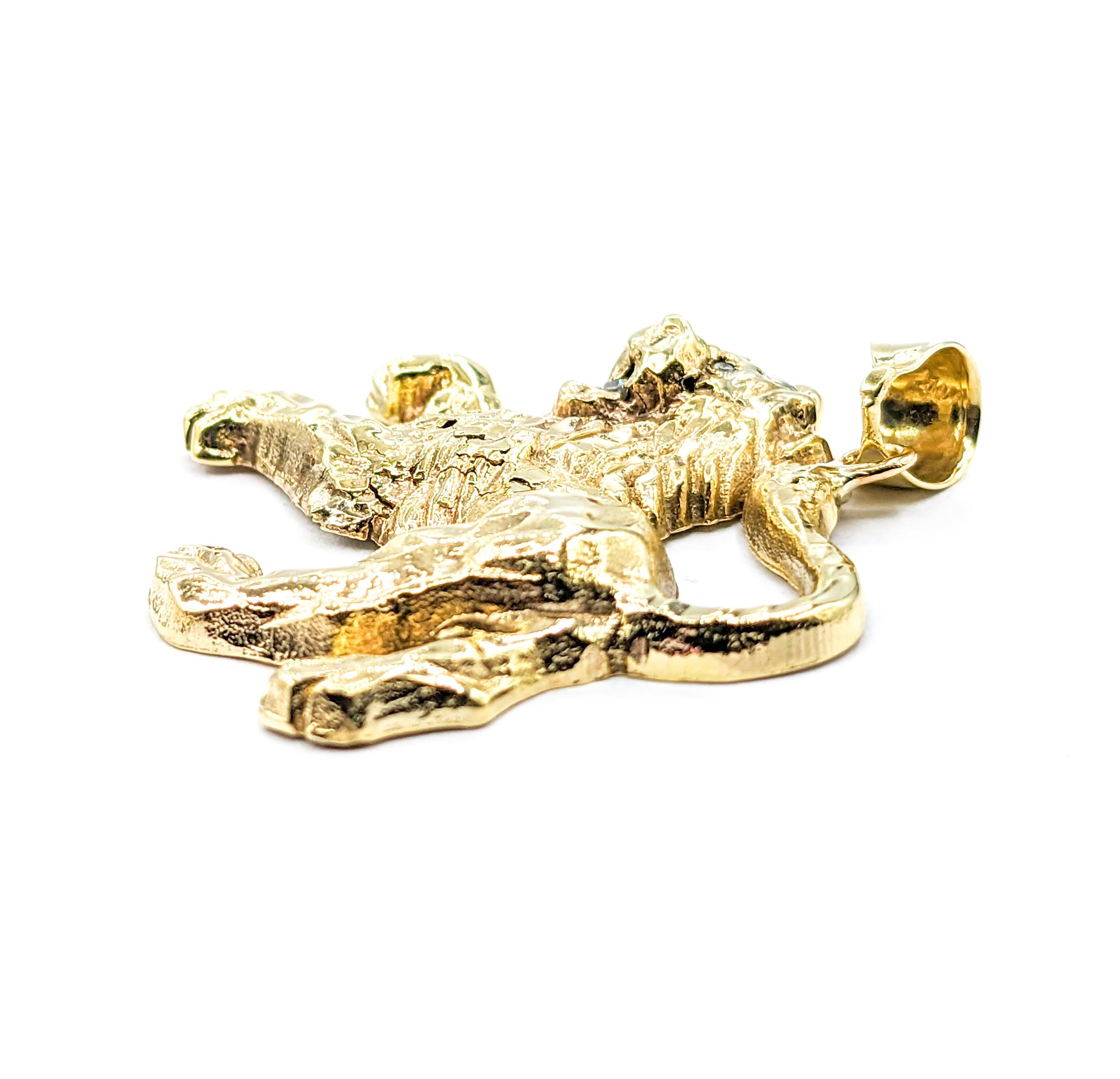 Contemporary 0.05ctw Diamond Lion Pendant In Yellow Gold For Sale