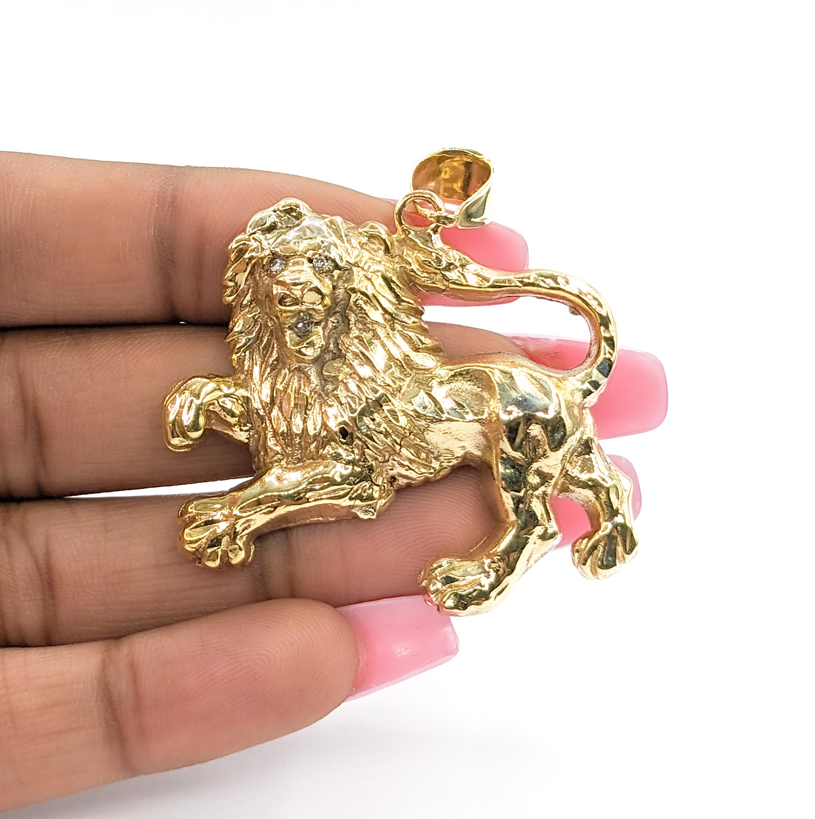 Round Cut 0.05ctw Diamond Lion Pendant In Yellow Gold For Sale