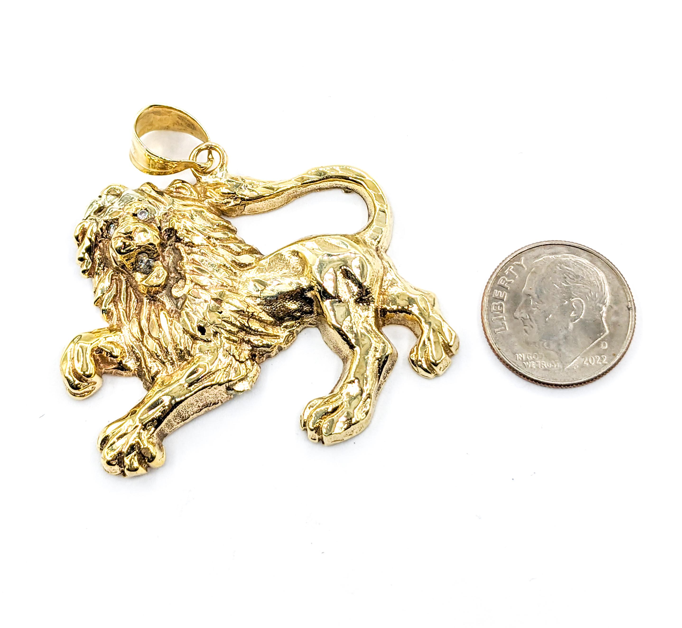 0.05ctw Diamond Lion Pendant In Yellow Gold In Excellent Condition For Sale In Bloomington, MN