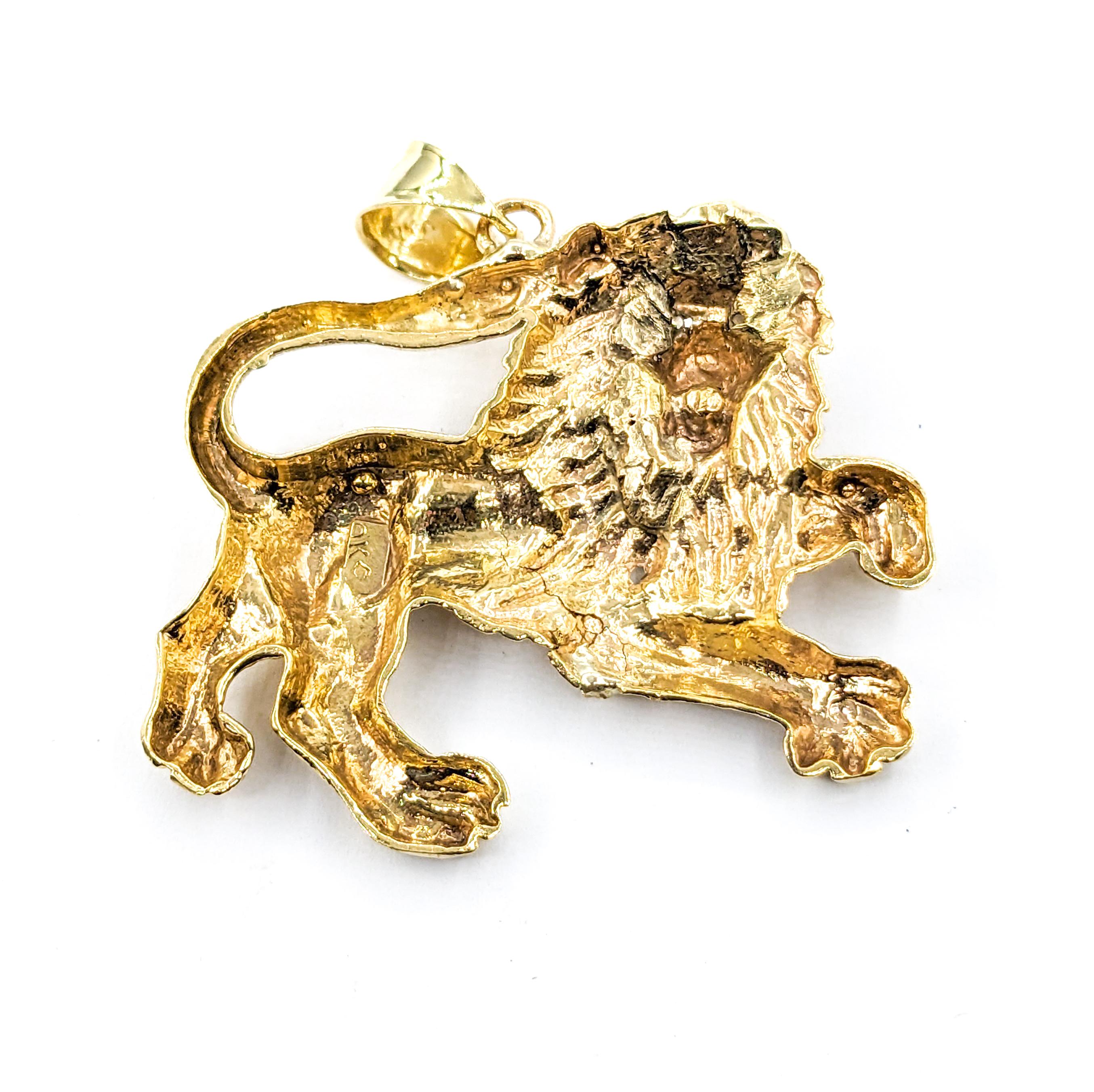 Women's 0.05ctw Diamond Lion Pendant In Yellow Gold For Sale