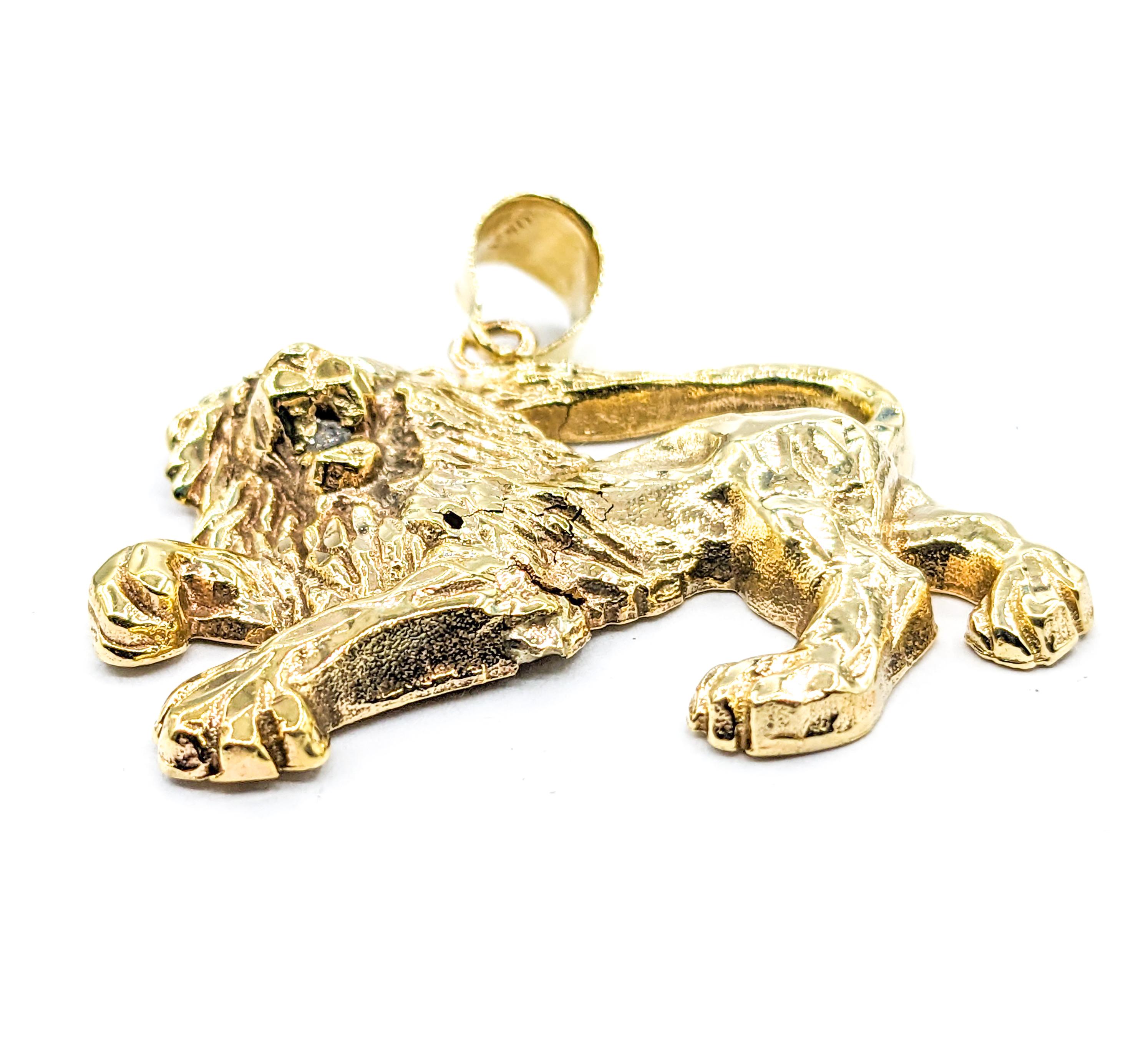 0.05ctw Diamond Lion Pendant In Yellow Gold For Sale 2
