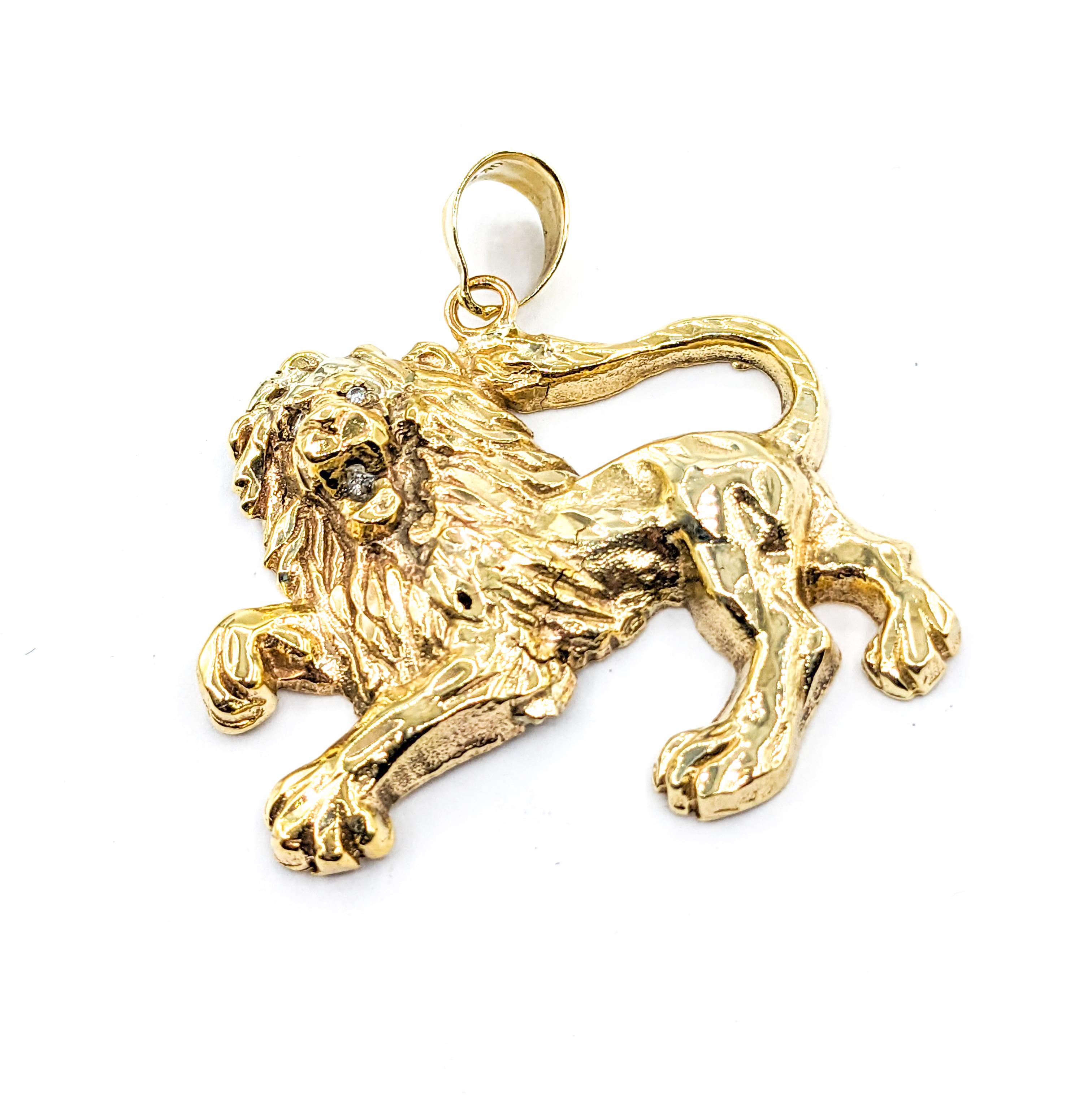 0.05ctw Diamond Lion Pendant In Yellow Gold For Sale 3