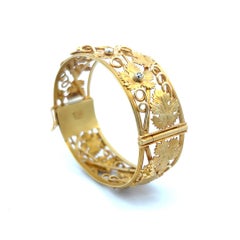 0.06 Carat Round Brilliant G SI Diamond 18 Karat Yellow Gold Bangle Bracelet