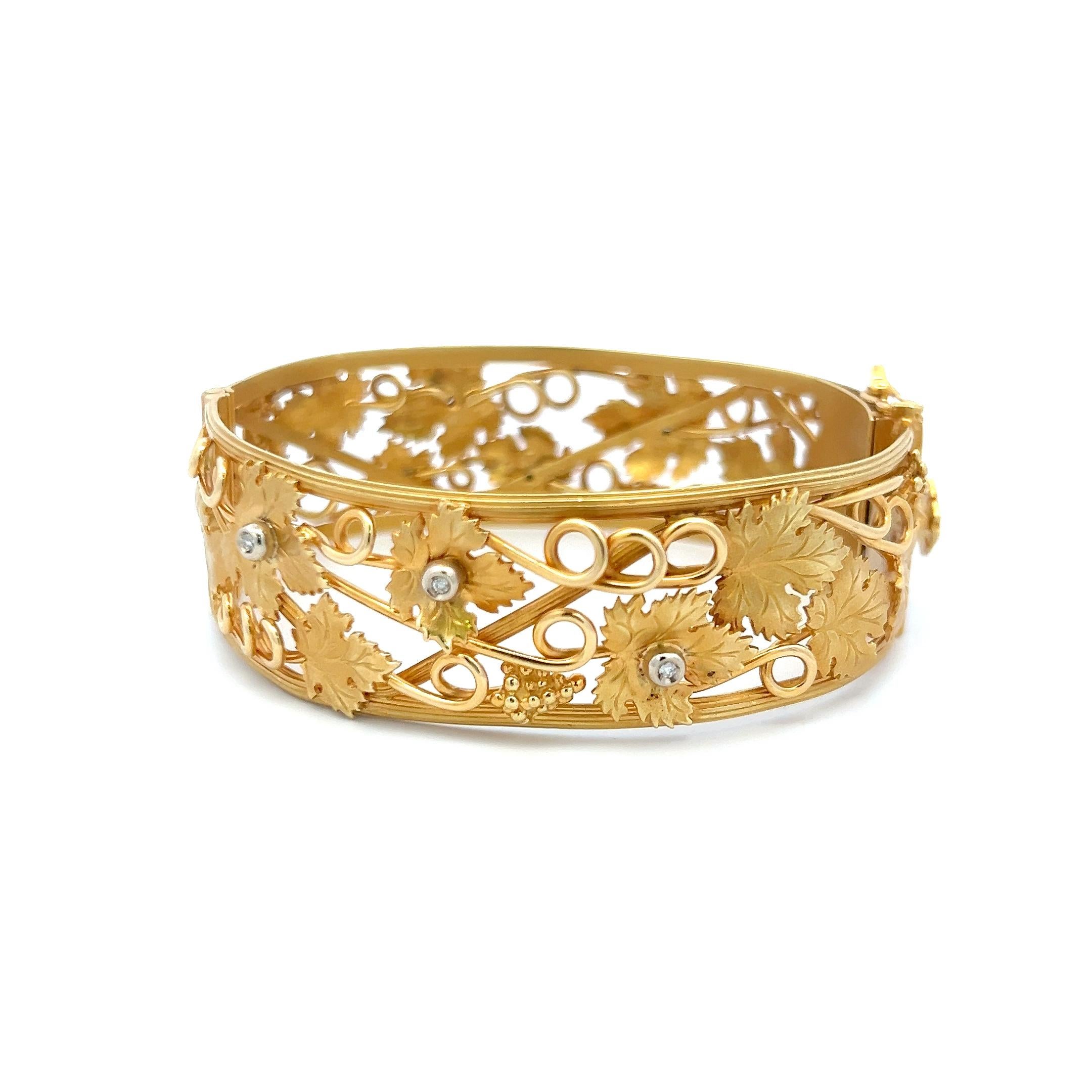 Women's 0.06 Carat Round Brilliant G SI Diamond 18 Karat Yellow Gold Bangle Bracelet For Sale