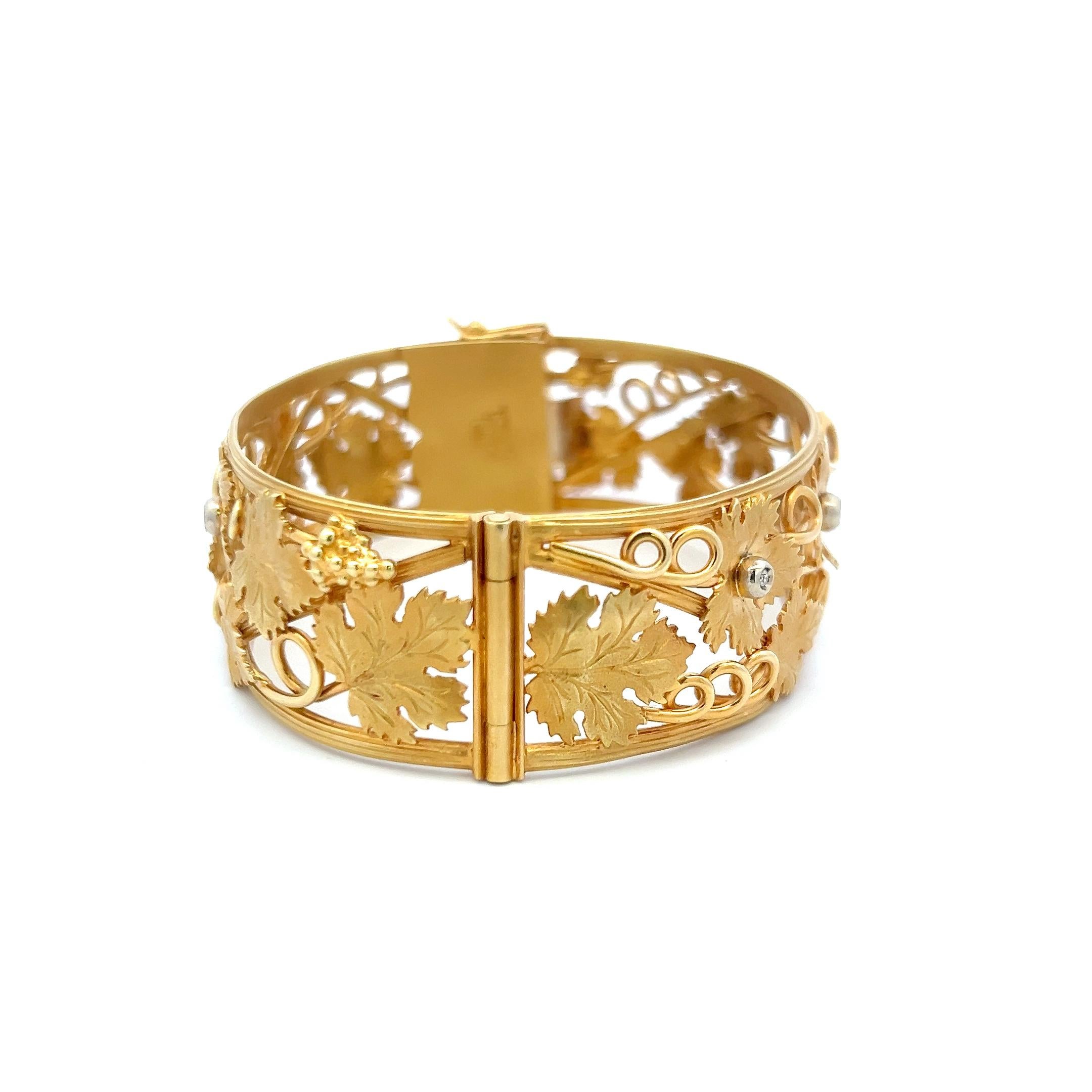 0.06 Carat Round Brilliant G SI Diamond 18 Karat Yellow Gold Bangle Bracelet For Sale 1