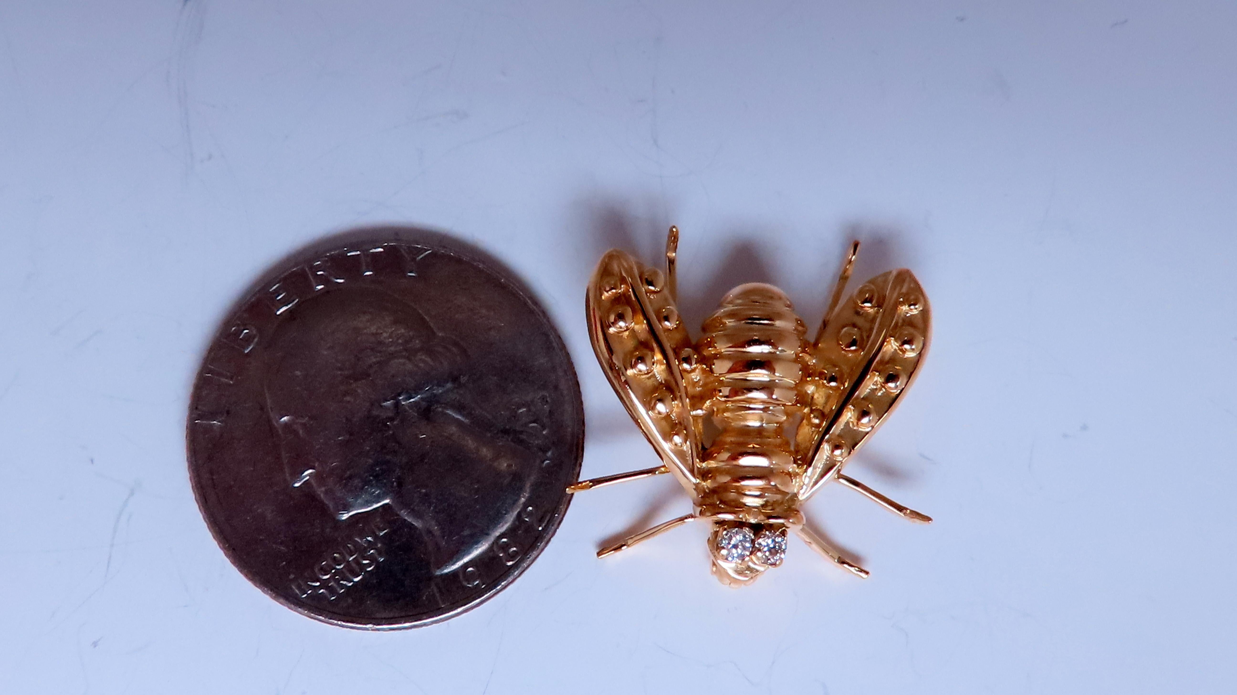 0.06ct natural diamonds 3D Still Life Honey Bee 14kt Gold 12565 In New Condition For Sale In New York, NY