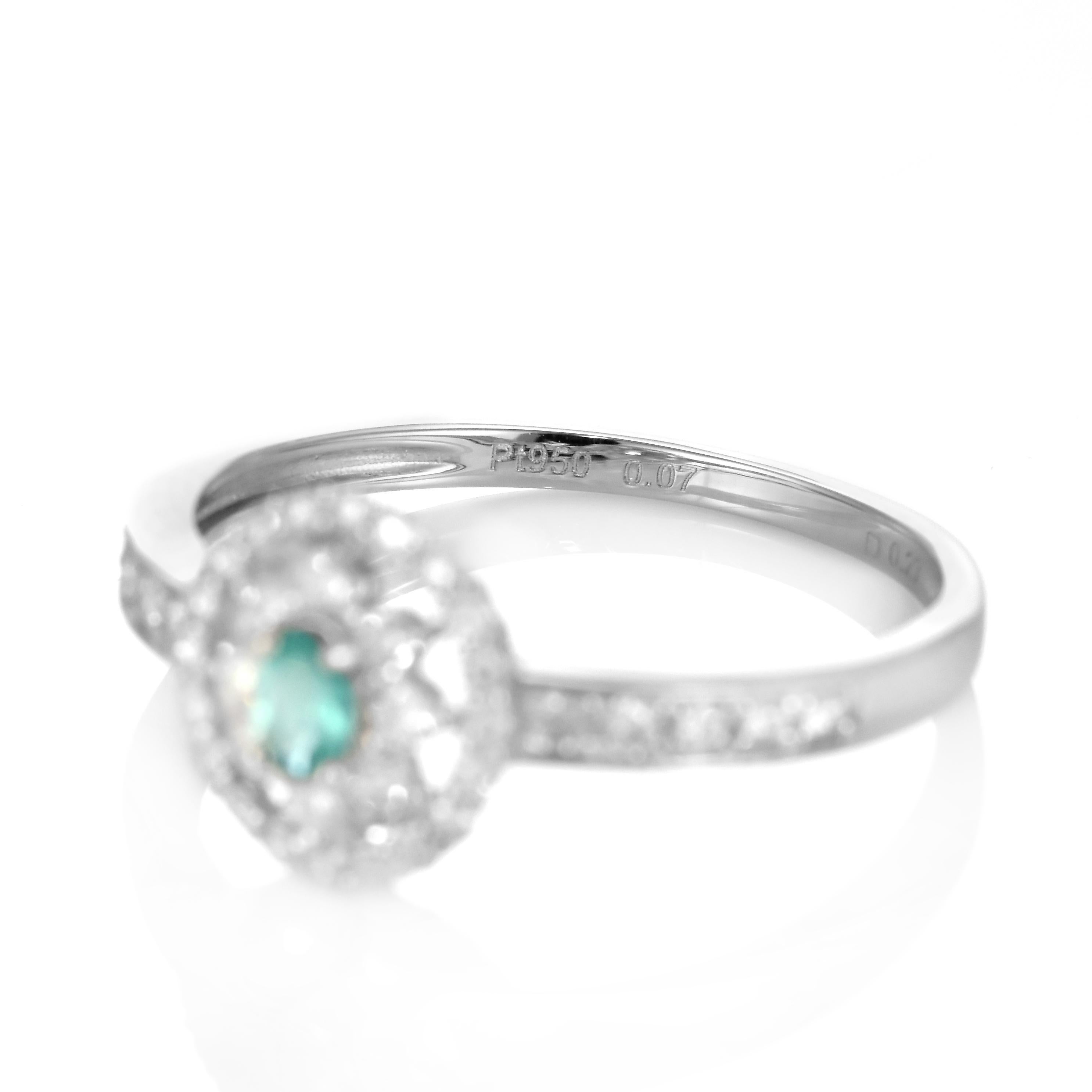 Ring aus Platin mit 0,07 Karat brasilianischem Paraiba-Turmalin und Diamanten im Angebot 2
