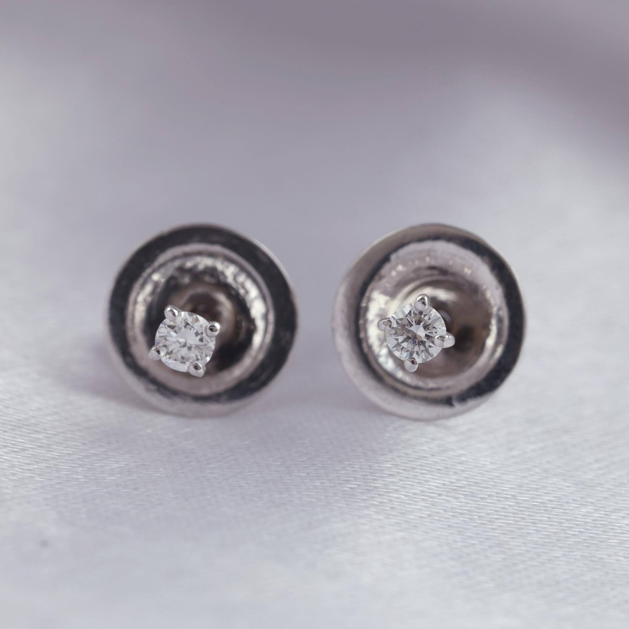 0,07 Karat SI Reinheit HI Farbe Solitär Diamant Ohrringe 9 Karat Weißgold Damen im Angebot