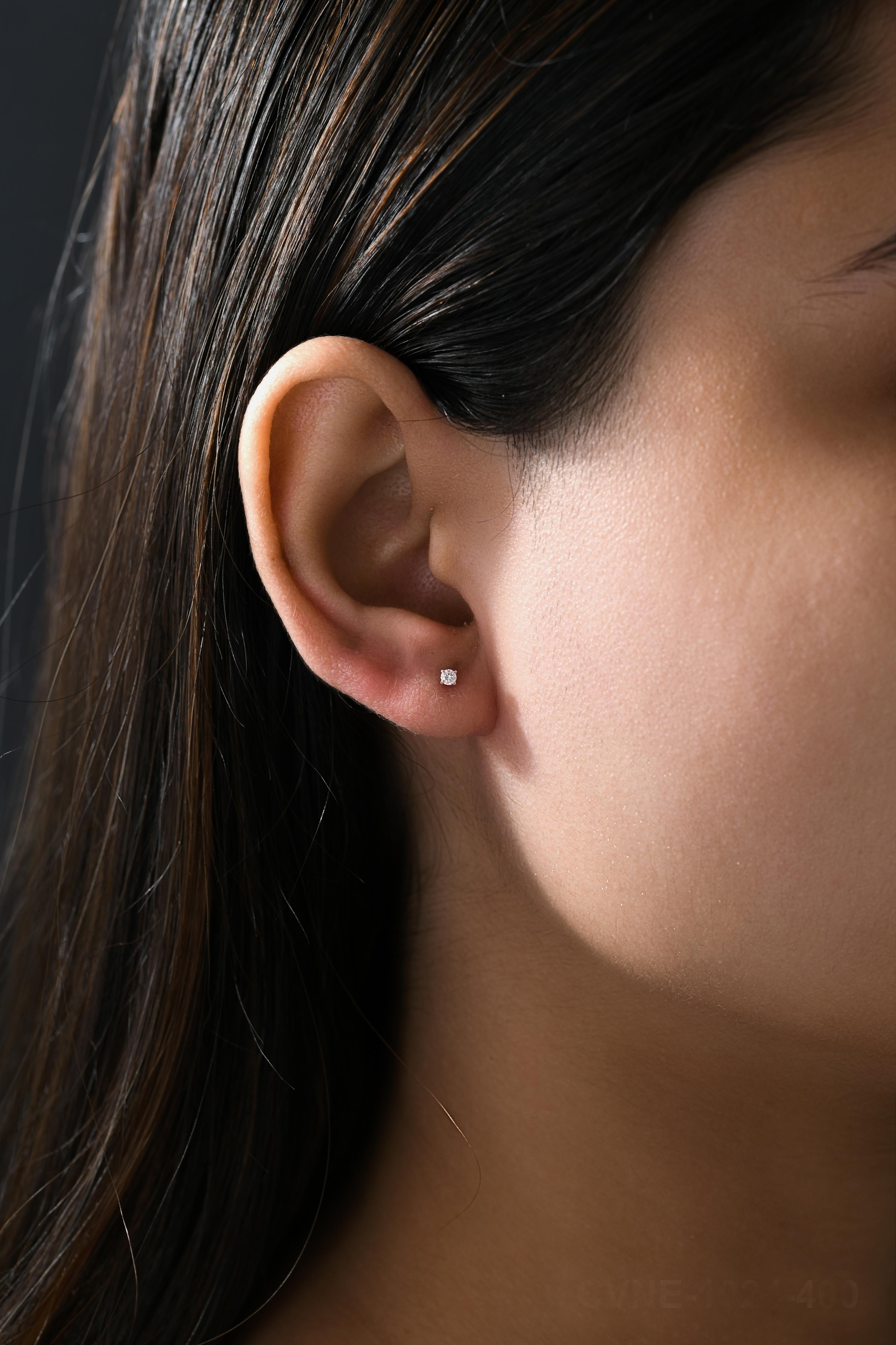 0,07 Karat SI Reinheit HI Farbe Solitär Diamant Ohrringe 9 Karat Weißgold im Angebot 2