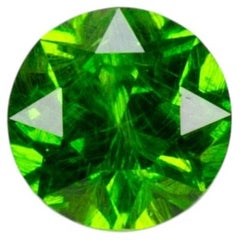 0,075 ct, Granate demantoide ruso facetado verde vivo minúsculo
