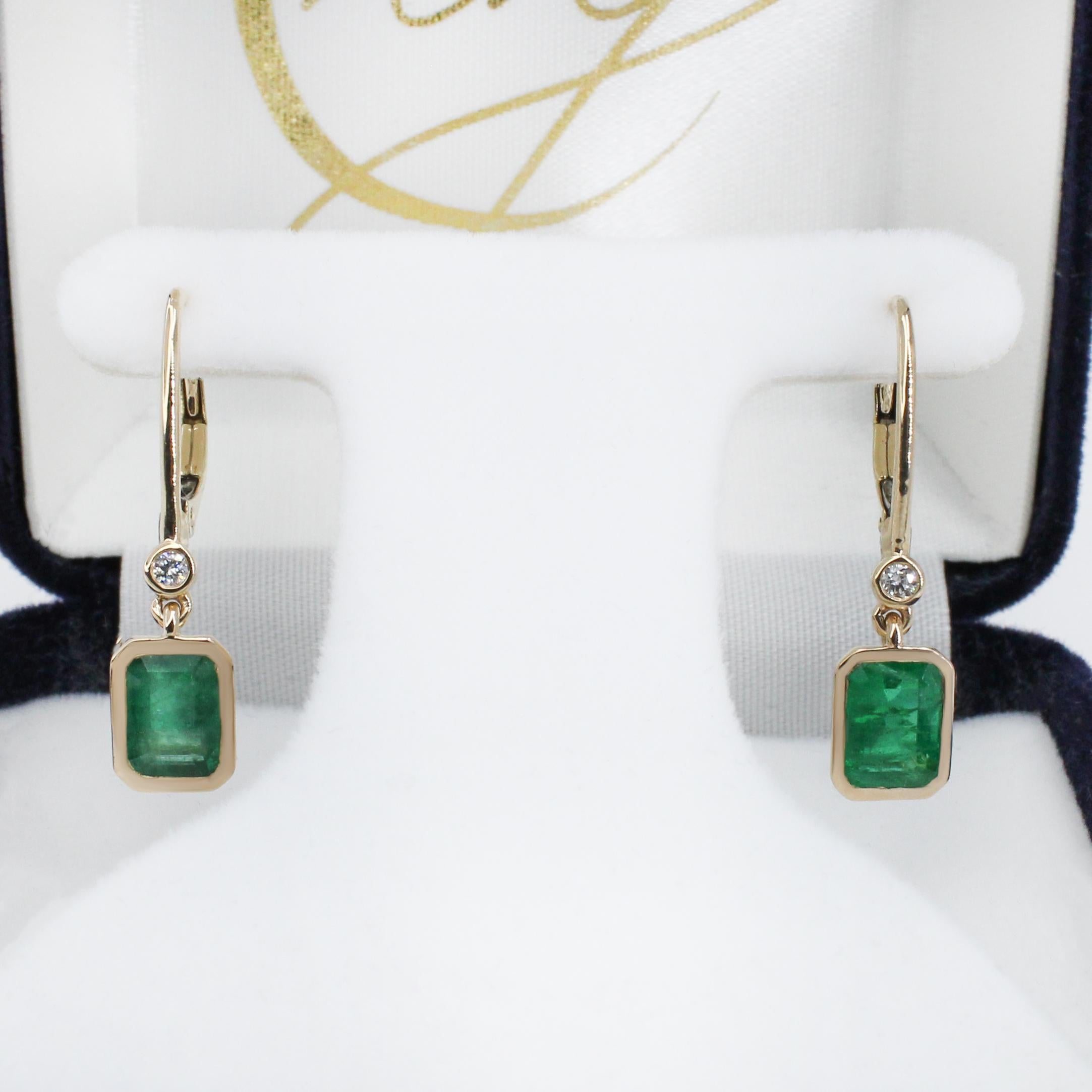 Women's 2.35cts Emerald Diamond Hoop Earrings in 14K Gold  Emerald Cut 7x5mm For Sale