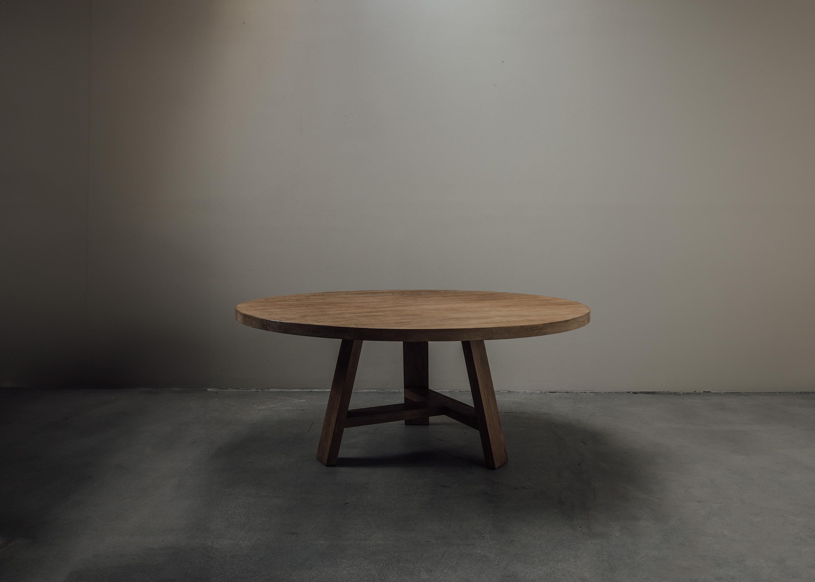 THE DINING EQUILIBRIUM

The Story Table is inspired by the concept of the Enso, or circle, a profound symbol in Japanese philosophy that represents a world of the spirit with no beginning or end. This timeless design features a round table with