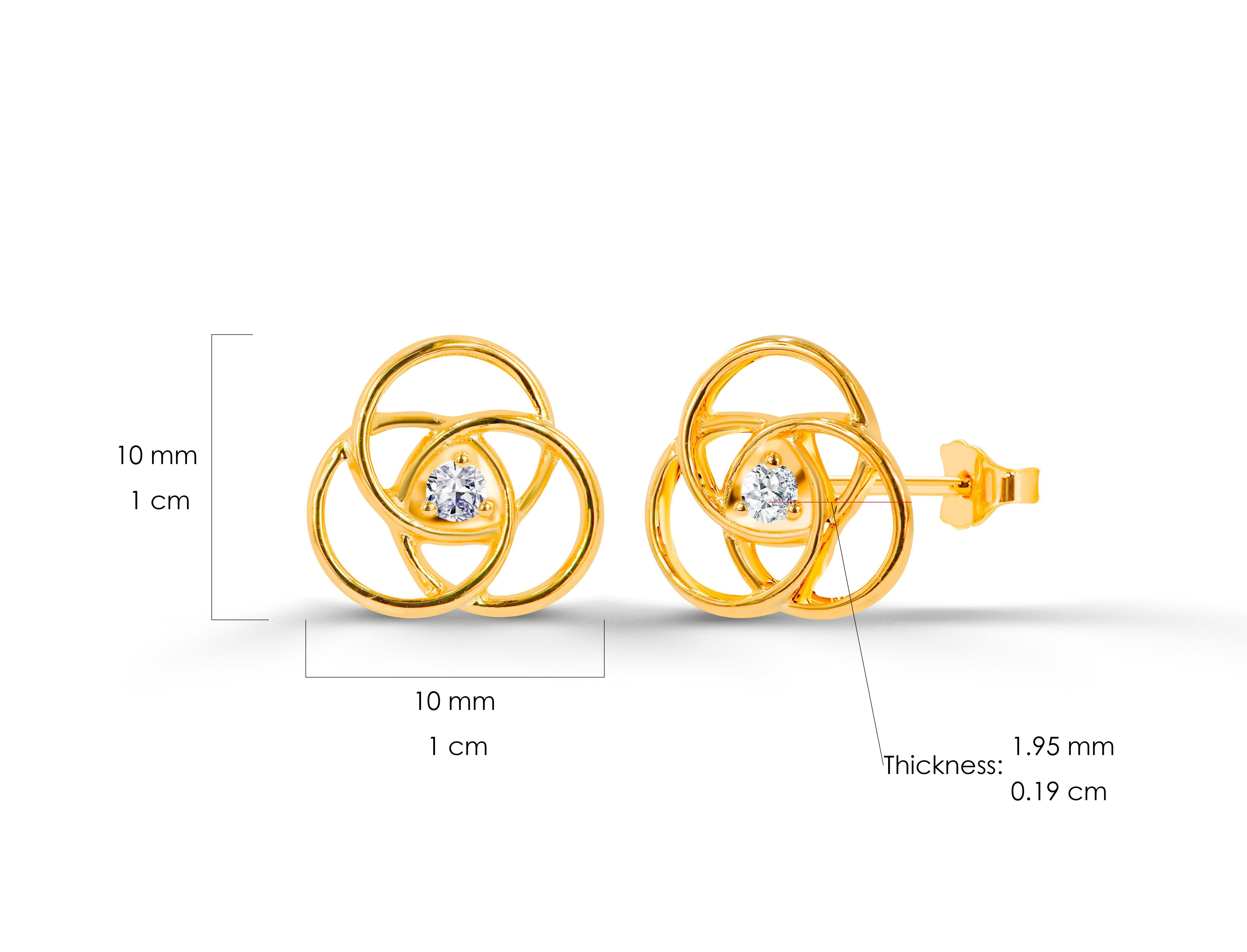 0.08ct Diamond Studs in 14k Gold For Sale 2