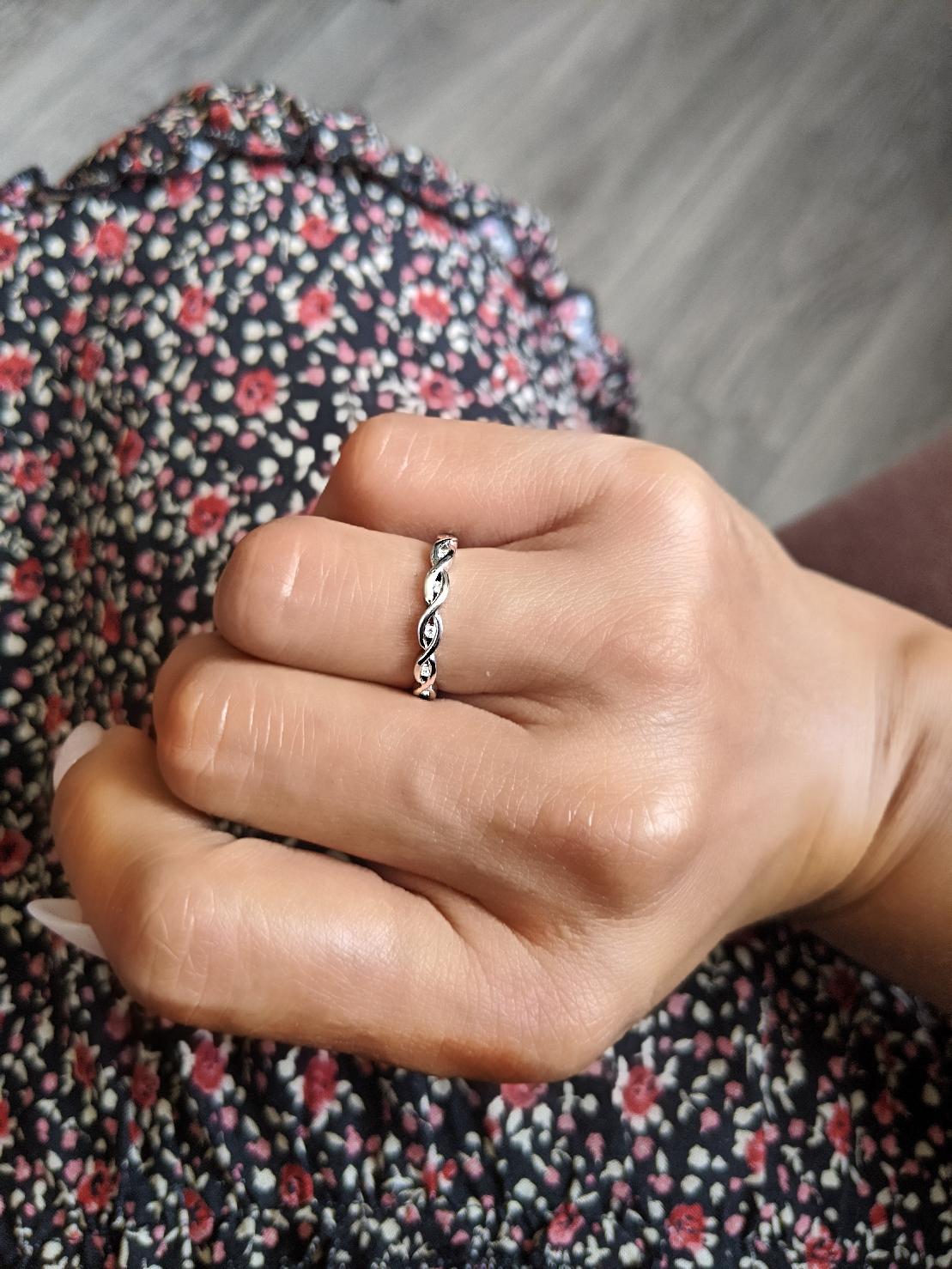 For Sale:  0.09 Carat Ladies Diamond Band Twist Design 4