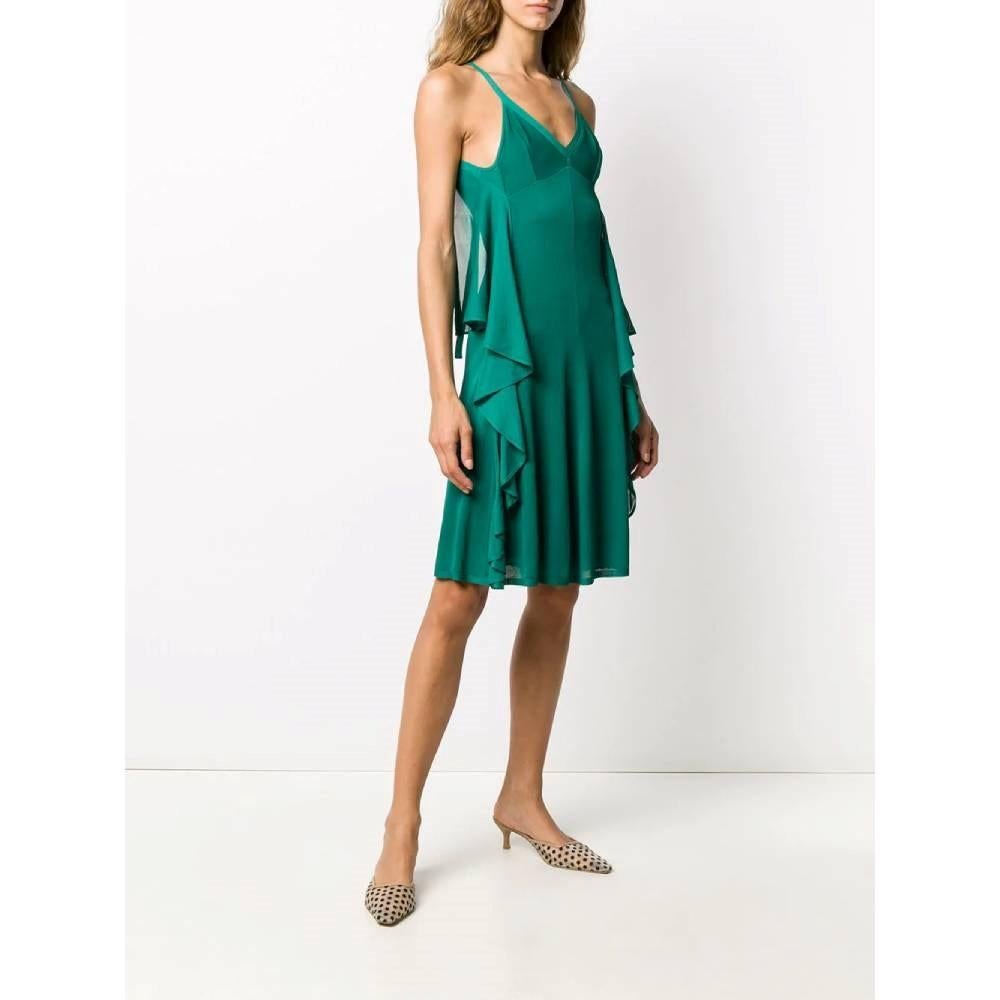 Chanel emerald green viscose dress. V-neck, thin straps and back closure with knot. Open back and decorative ruffles on the sides.

Size: 36 FR

Flat measurements
Height: 106 cm
Bust: 36 cm

Product code: A6112

Notes: The item shows some pulled