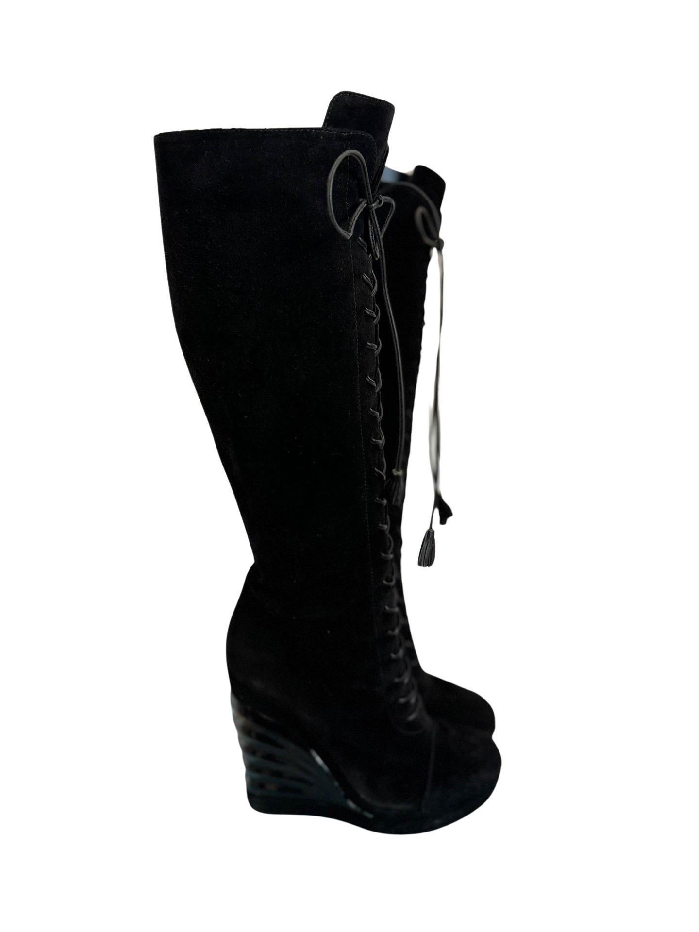 00s YSL Space Black Knee High Platform Boots 38.5 In Good Condition For Sale In Miami, FL