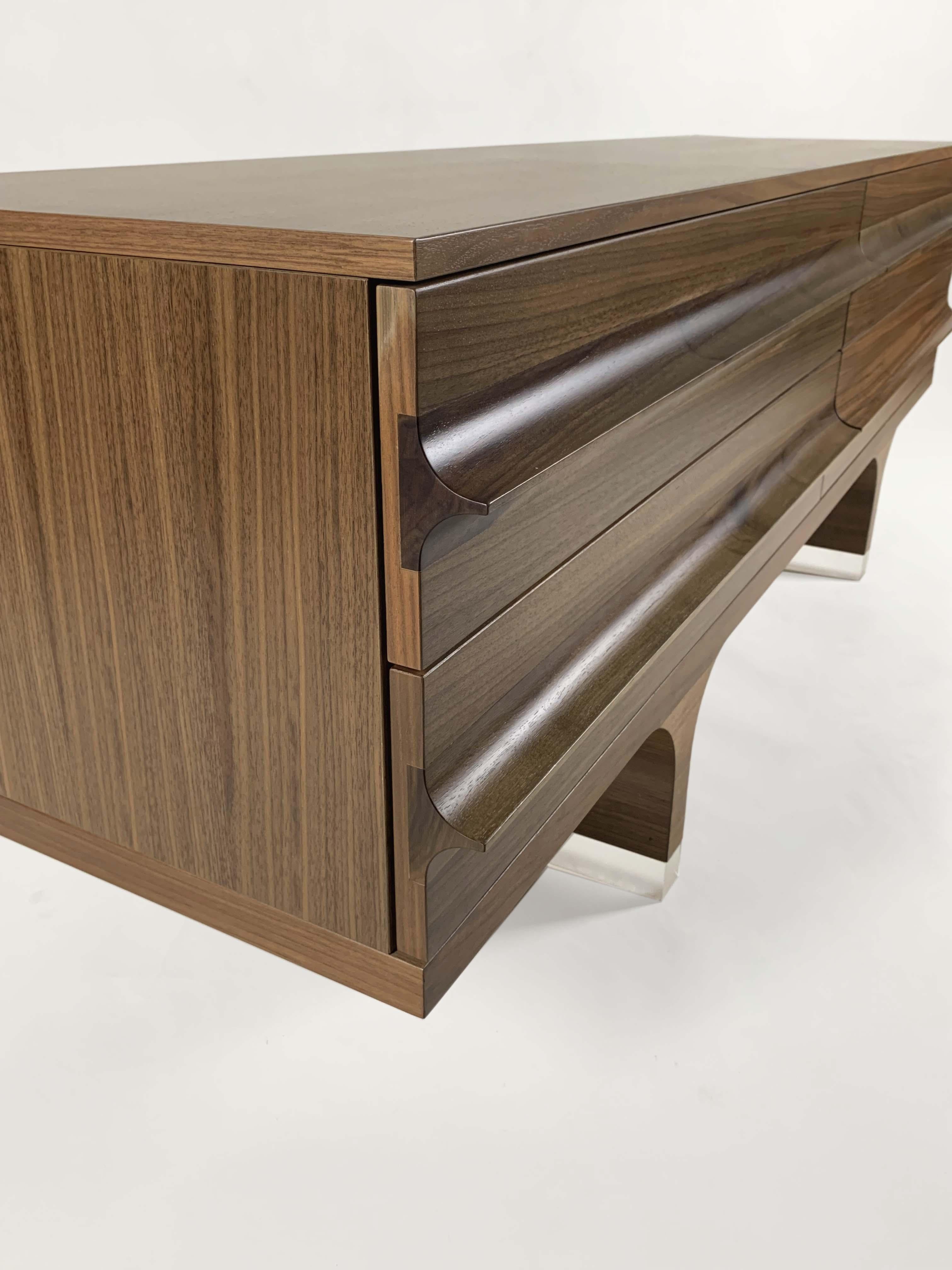 The 0+1 C sideboard was part of a living room product family designed by Franco Poli for Bernini in 2003. This series was characterized by the gentle lines, as seen in the long structural handle running along the entire length of the product,