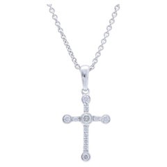 Pendentif croix en or blanc 14 carats et diamants 0,1 carat