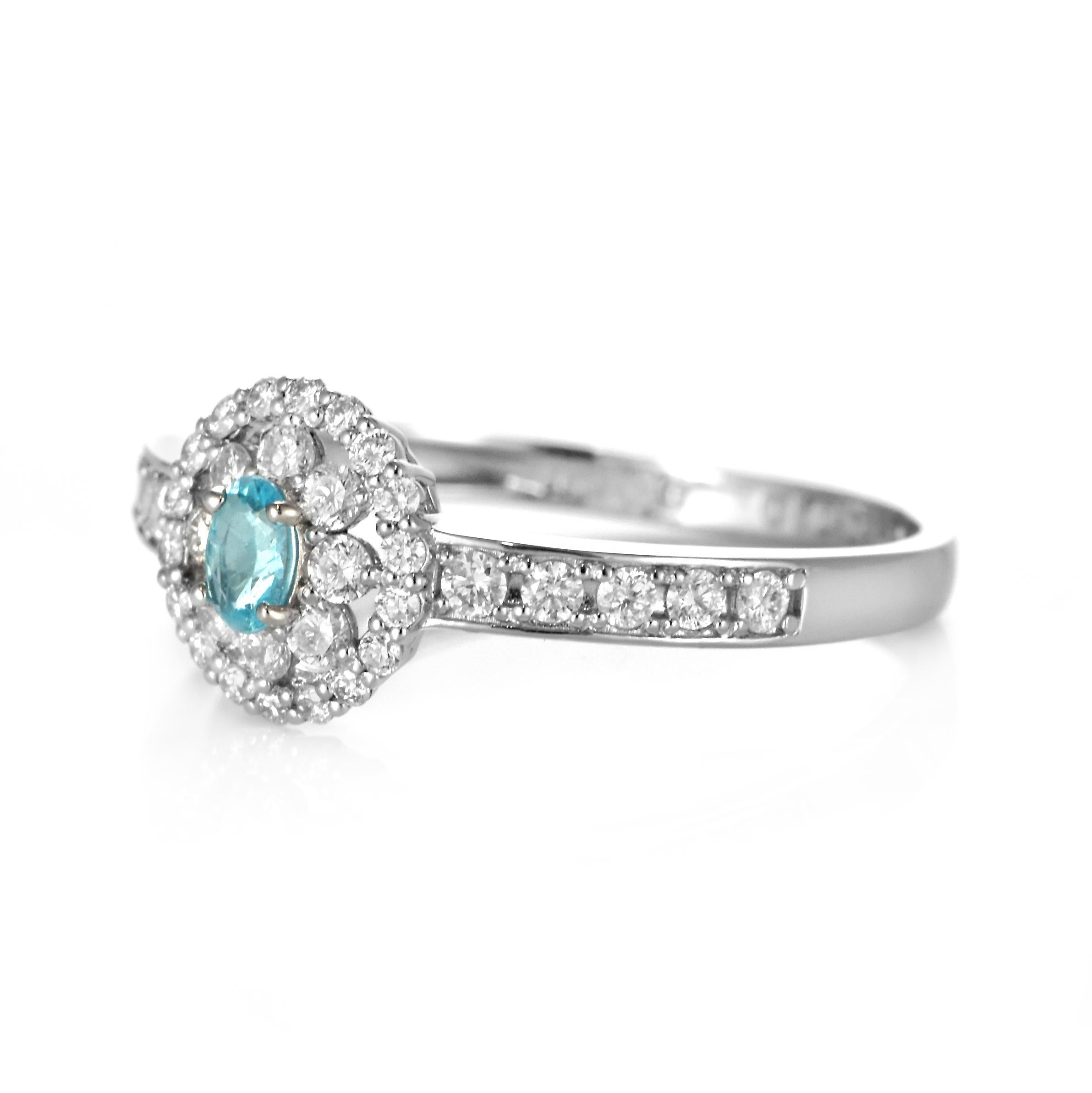 Moderno Anello con tormalina brasiliana Paraiba e diamanti da 0.10 carati con incastonatura in platino in vendita