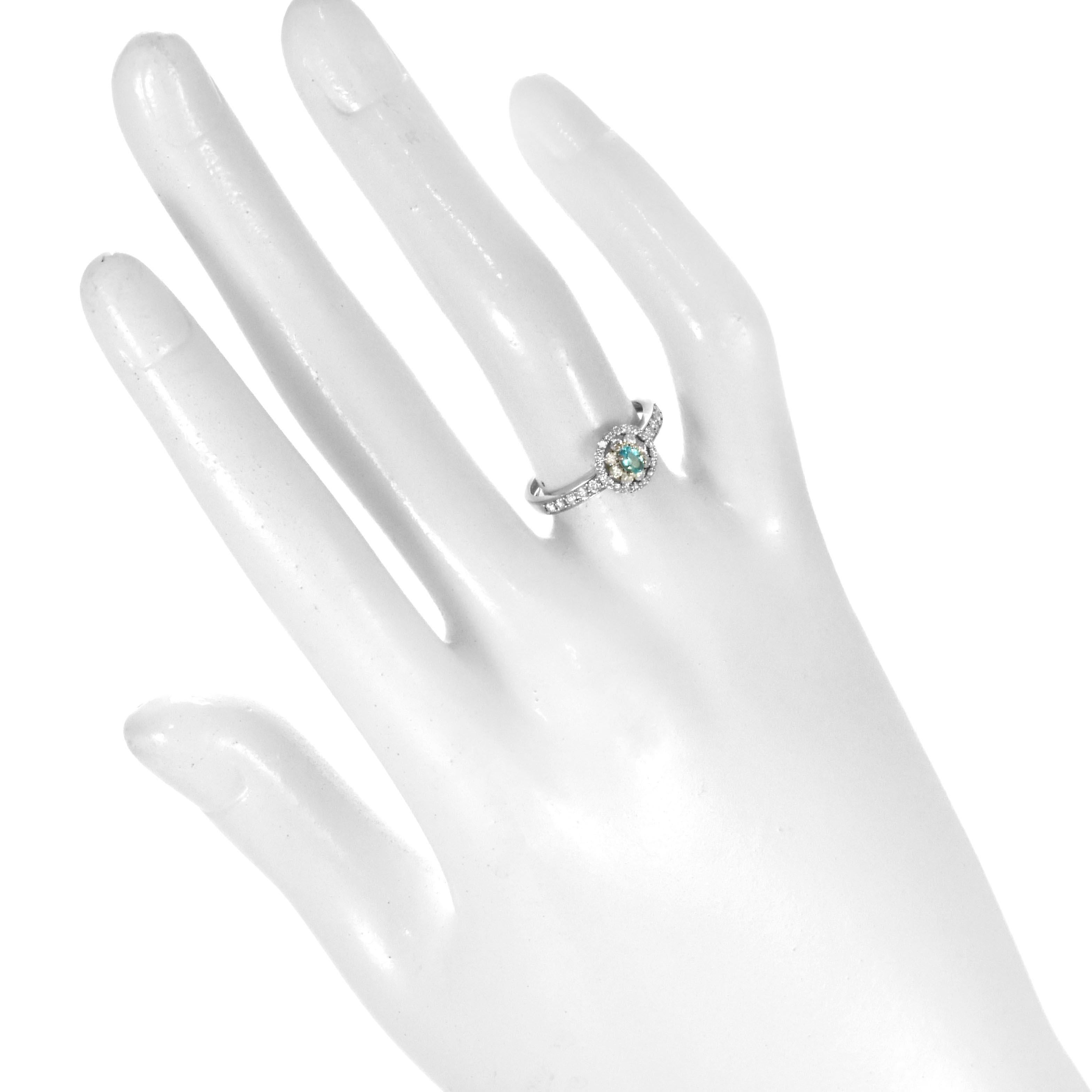 Anello con tormalina brasiliana Paraiba e diamanti da 0.10 carati con incastonatura in platino in vendita 1