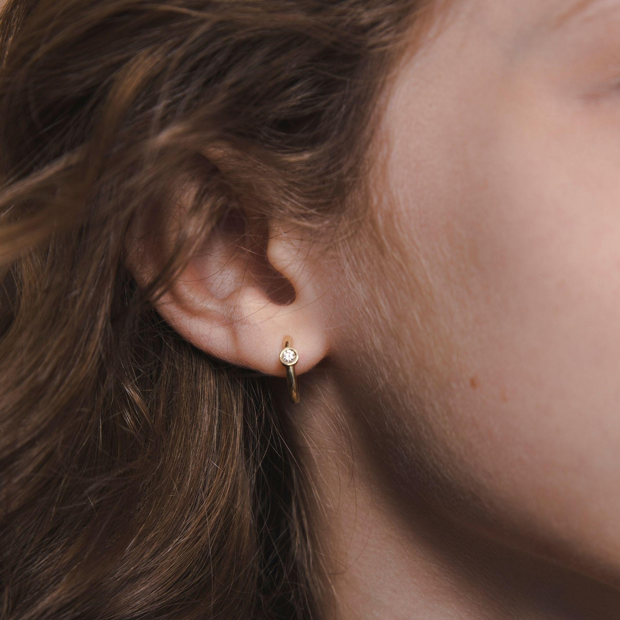 Round Cut 0.10 Carat Diamond Huggie Hoop Earrings in 14k Yellow Gold - Shlomit Rogel For Sale