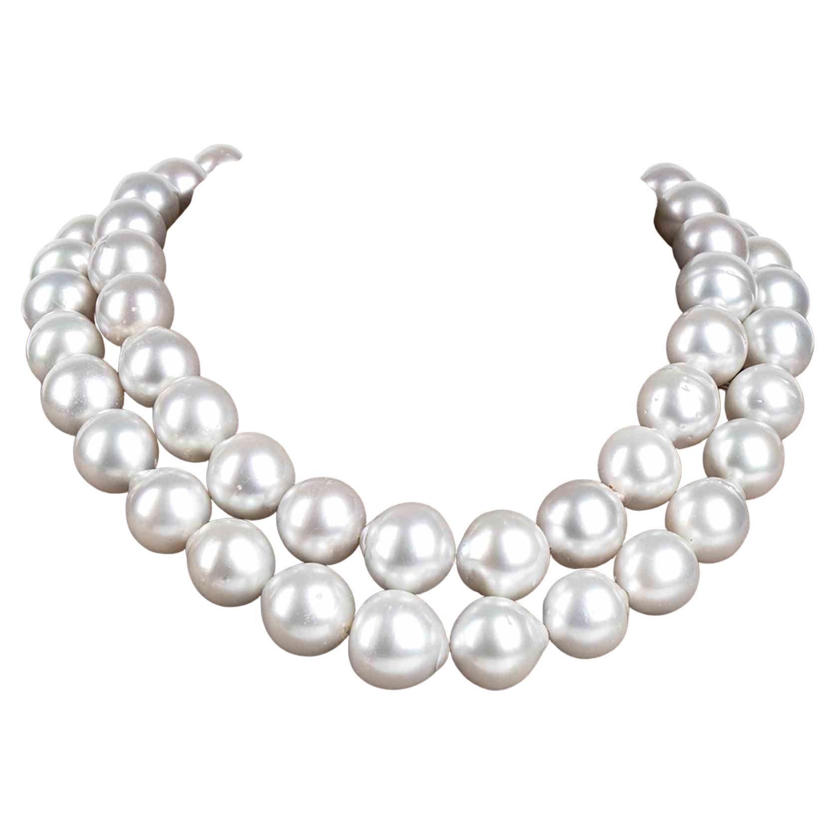 0.10 Carat Diamonds and Australian Pearls Necklace For Sale at 1stDibs