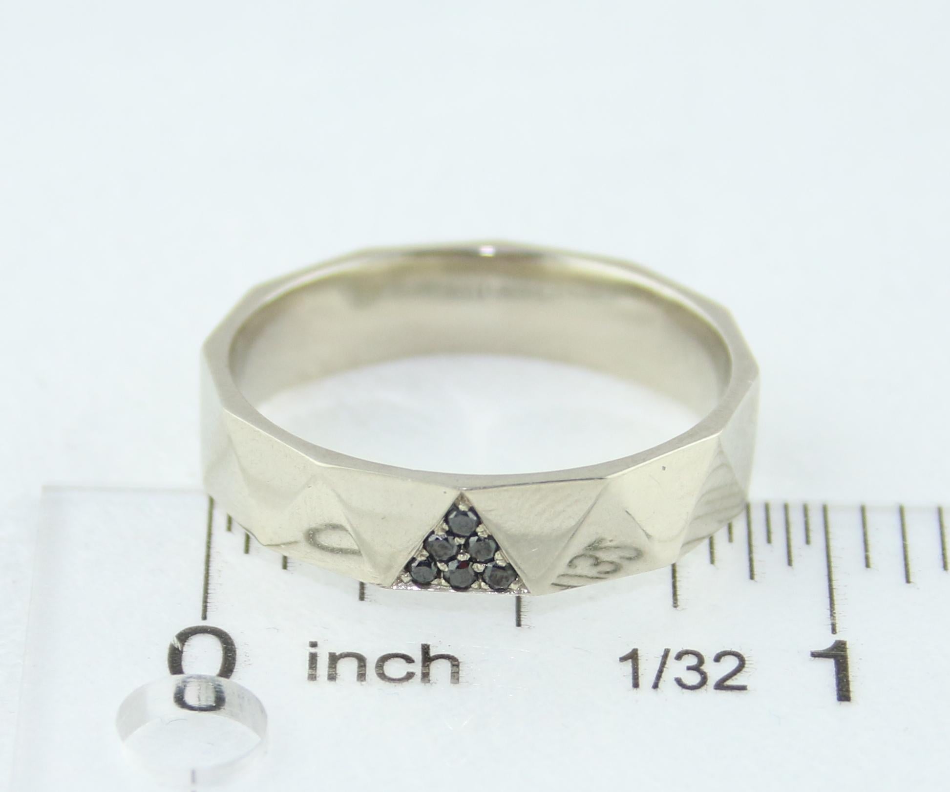 0.10 Carat Men's Black Diamond Gold Wedding Band Ring For Sale 2