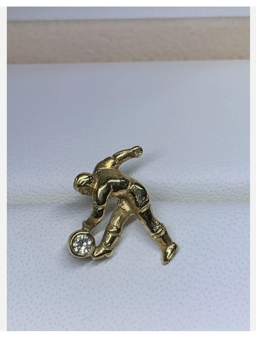 Round Cut 0.10ct Diamond Chunky Football Pin Badge Soccer Charm 9ct Yellow Gold For Sale