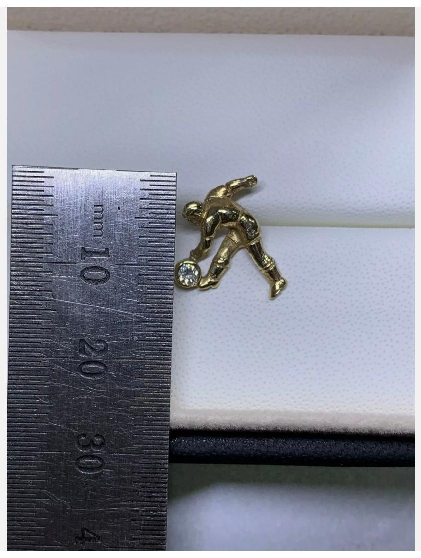 0.10ct Diamond Chunky Football Pin Badge Soccer Charm 9ct Yellow Gold In New Condition For Sale In London, GB