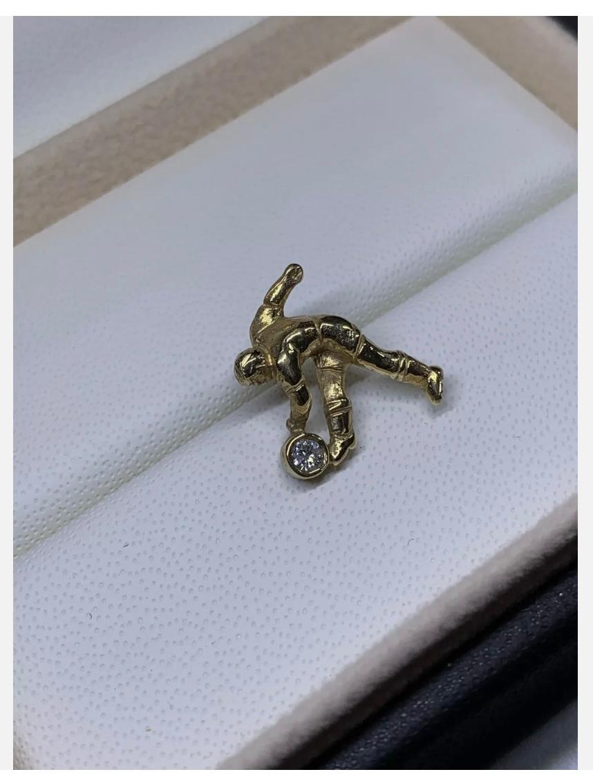 0.10ct Diamond Chunky Football Pin Badge Soccer Charm 9ct Yellow Gold For Sale 1