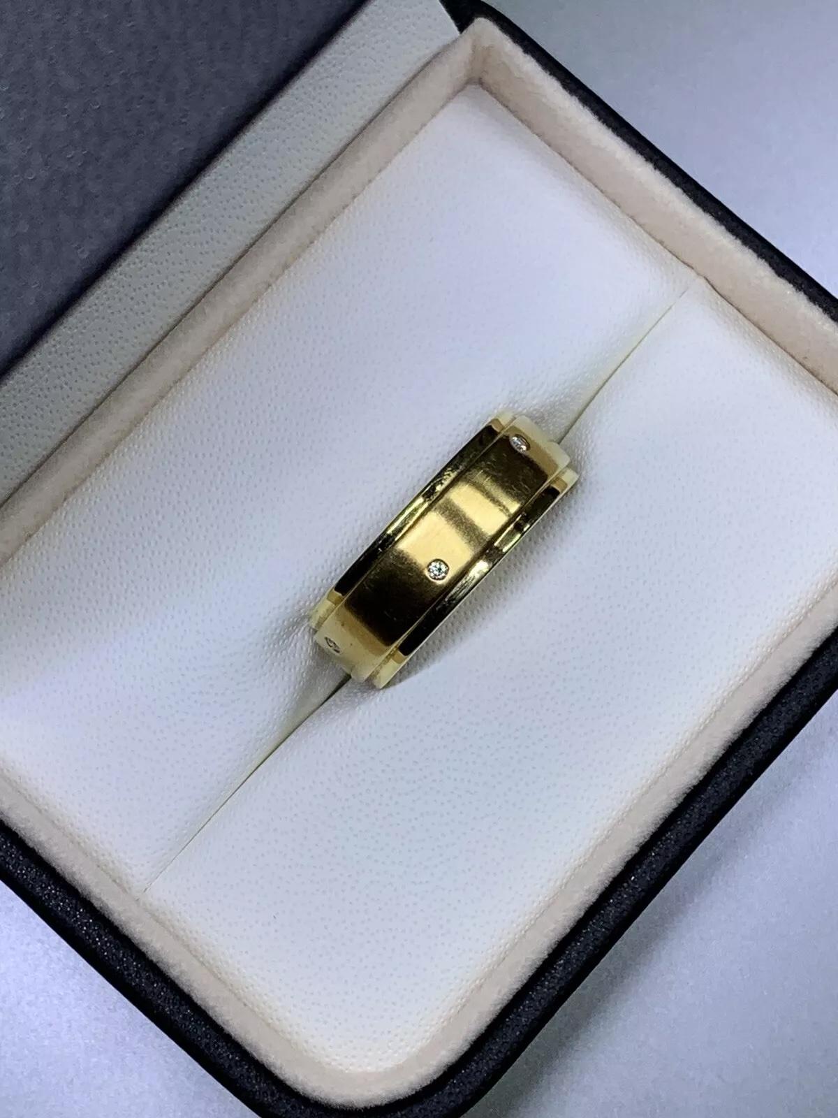 Round Cut 0.10ct Diamond chunky large wedding ring 18ct yellow gold 8.0g 8mm For Sale