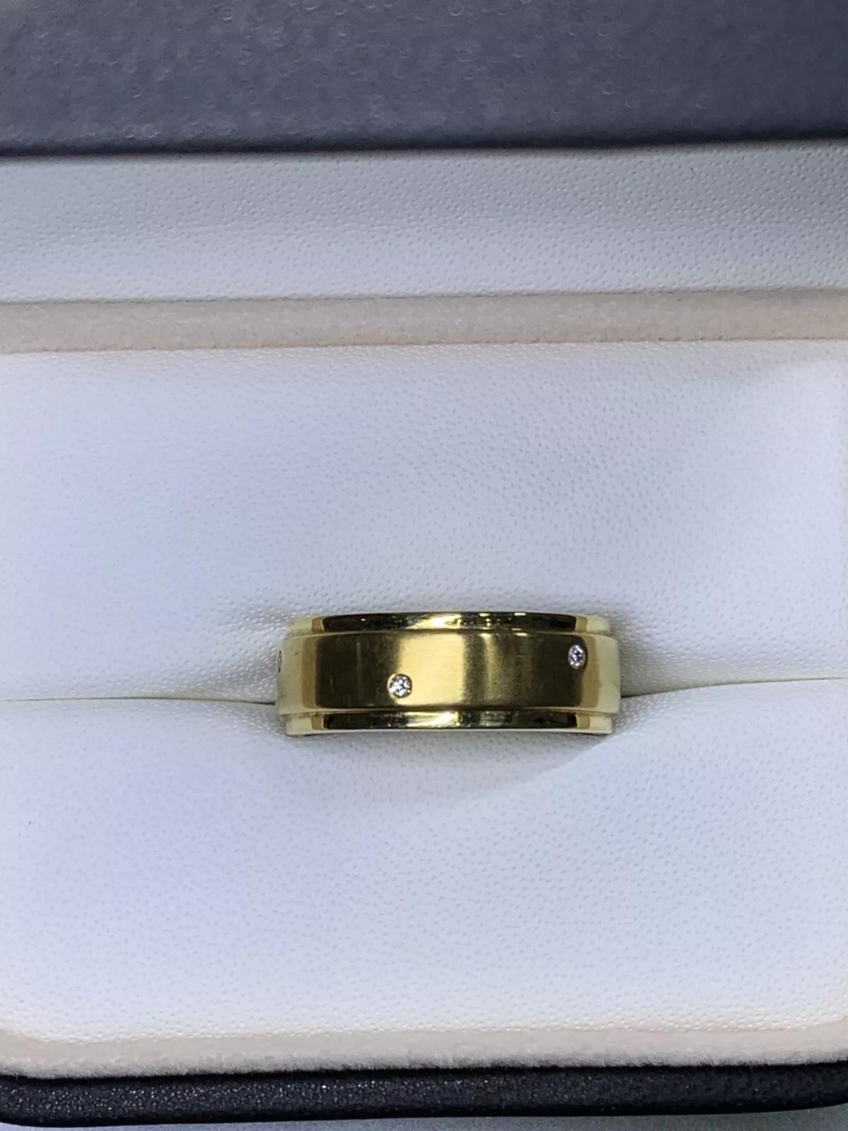 Men's 0.10ct Diamond chunky large wedding ring 18ct yellow gold 8.0g 8mm For Sale