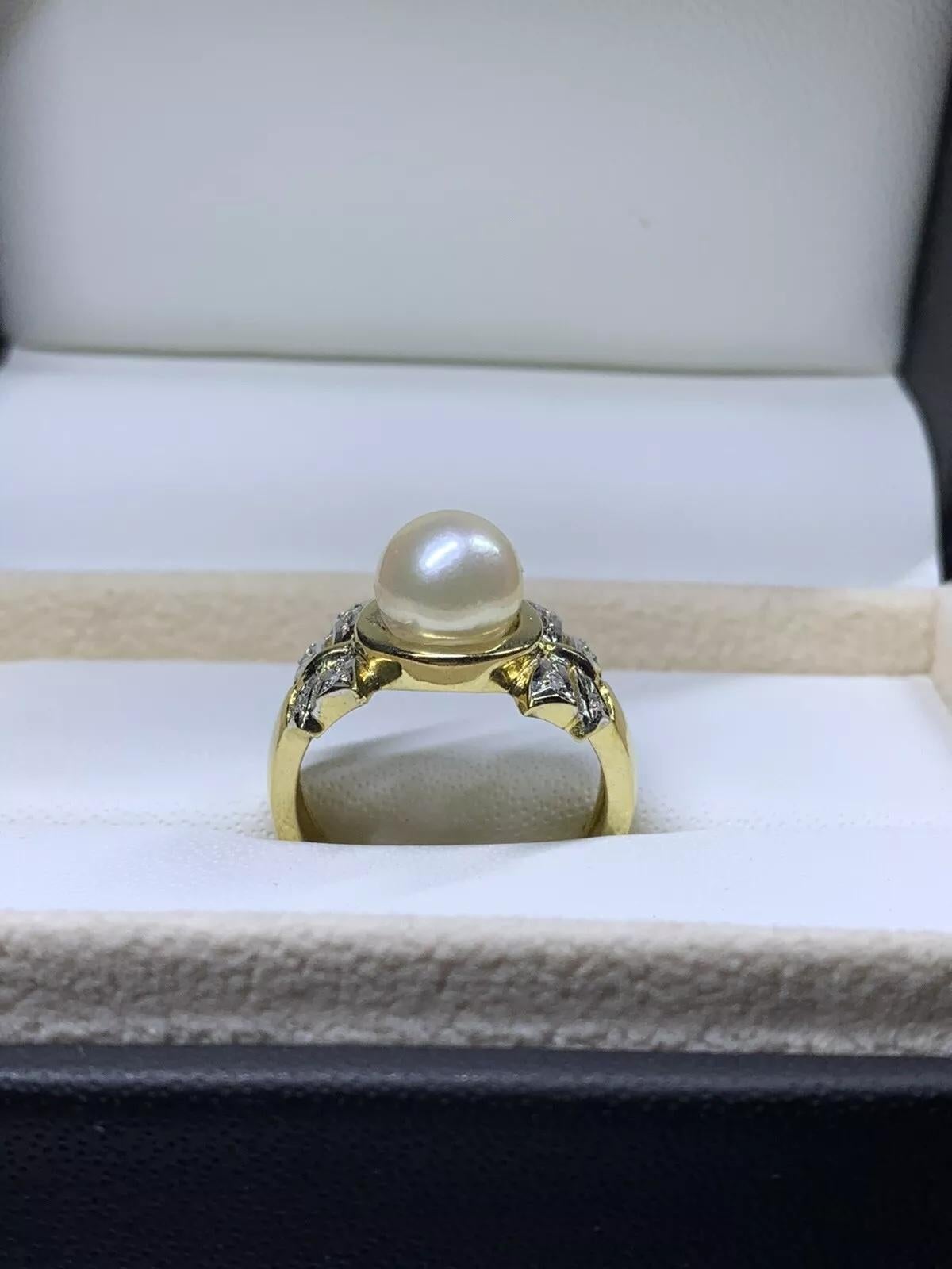 Round Cut 0.10ct Diamond chunky pearl solitaire engagement ring in 18ct yellow gold For Sale