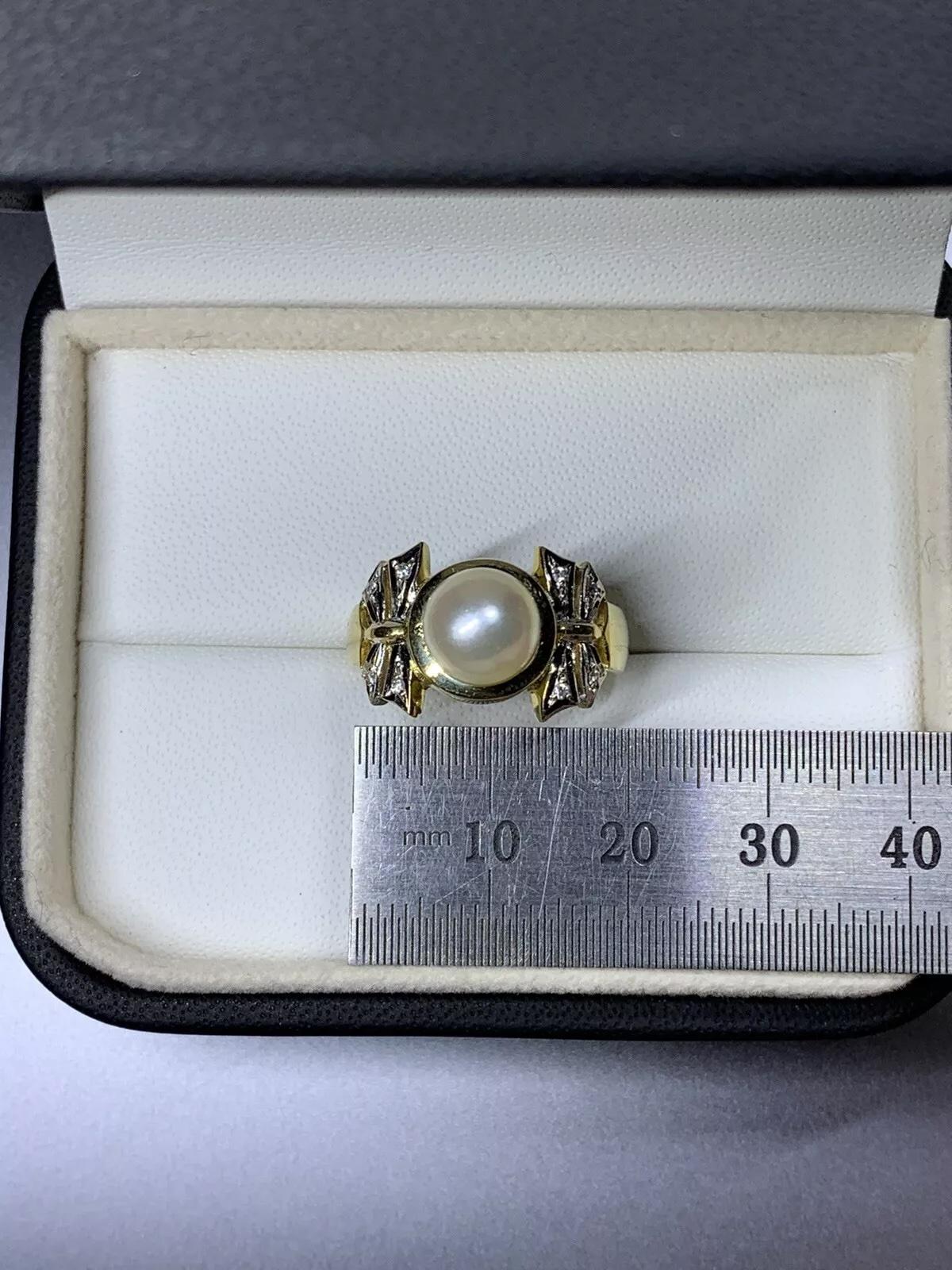 0.10ct Diamond chunky pearl solitaire engagement ring in 18ct yellow gold In New Condition For Sale In London, GB