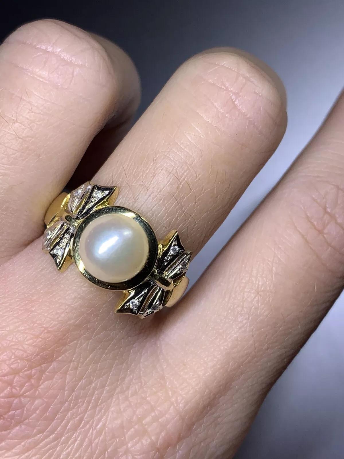 0.10ct Diamond chunky pearl solitaire engagement ring in 18ct yellow gold For Sale 2