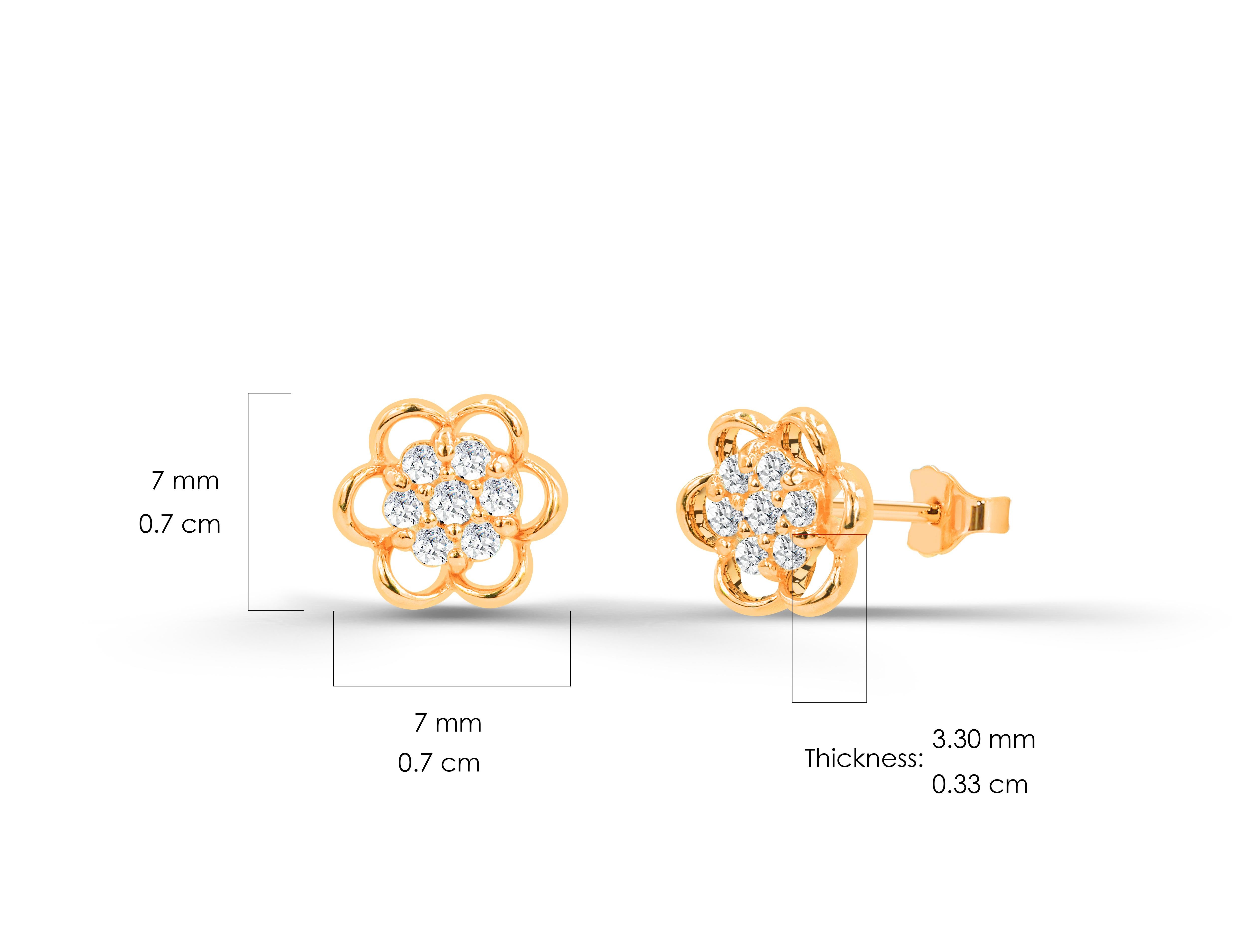 Women's or Men's 0.10ct Diamond Flower Stud Earrings in 14k Gold For Sale